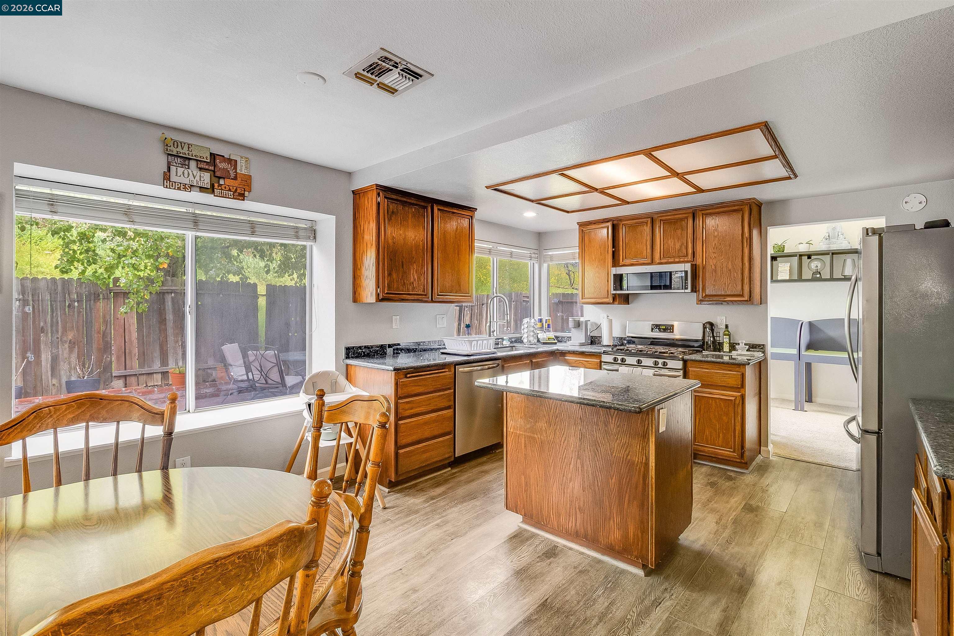 Detail Gallery Image 13 of 45 For 5121 Rodeo Ct, Antioch,  CA 94531 - 3 Beds | 3 Baths