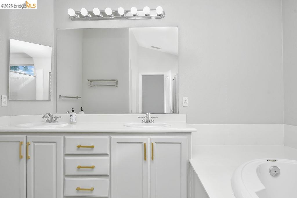 Detail Gallery Image 12 of 19 For 1290 Rachel Way, Vallejo,  CA 94591 - 4 Beds | 2/1 Baths