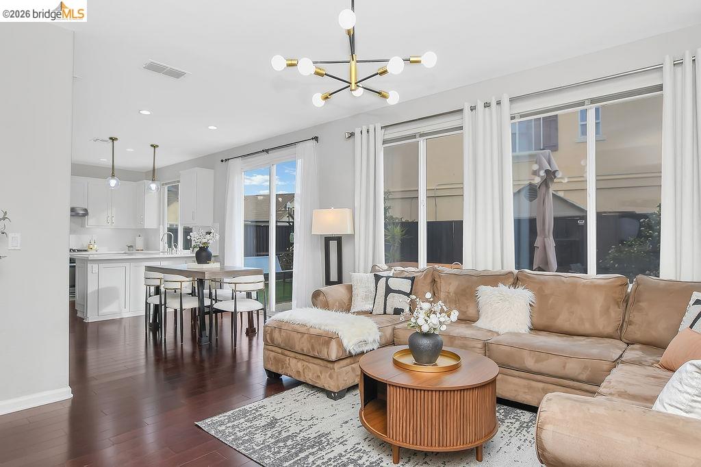 Detail Gallery Image 6 of 19 For 1290 Rachel Way, Vallejo,  CA 94591 - 4 Beds | 2/1 Baths