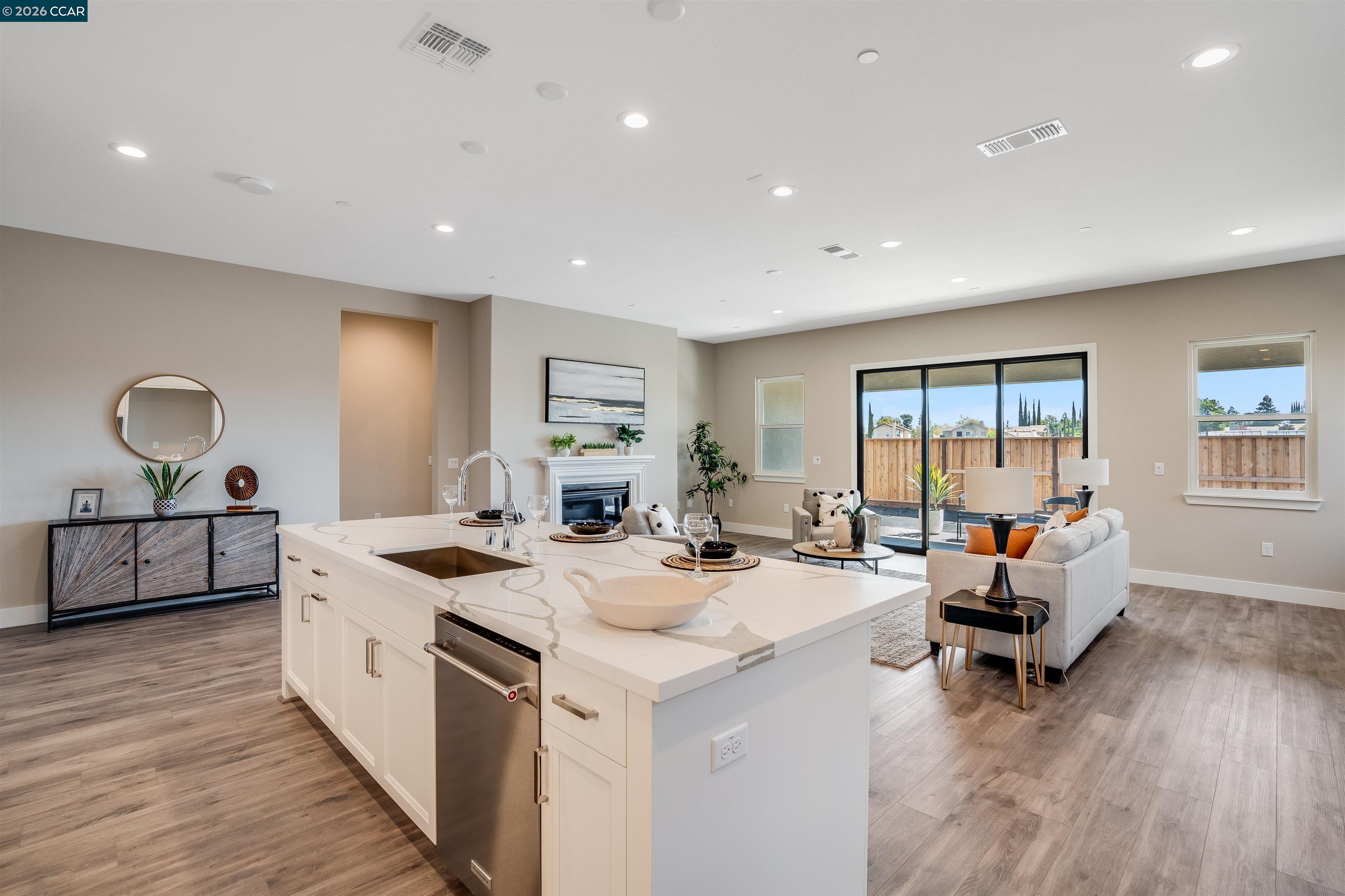 Detail Gallery Image 5 of 45 For 1567 Aloha Lane, Tracy,  CA 95377 - 3 Beds | 2/1 Baths