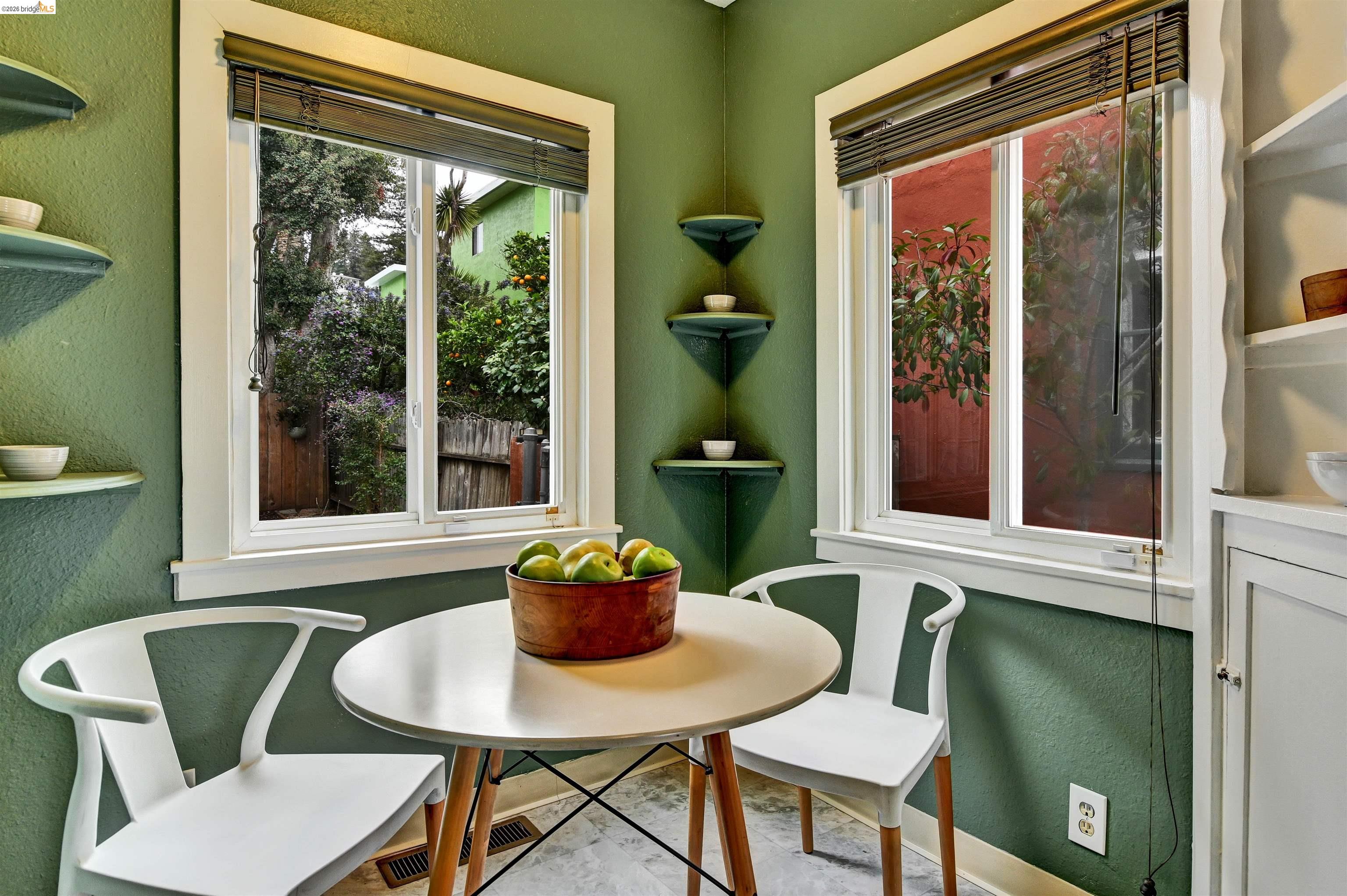 Detail Gallery Image 13 of 32 For 6236 Laird Ave, Oakland,  CA 94605 - 2 Beds | 1 Baths