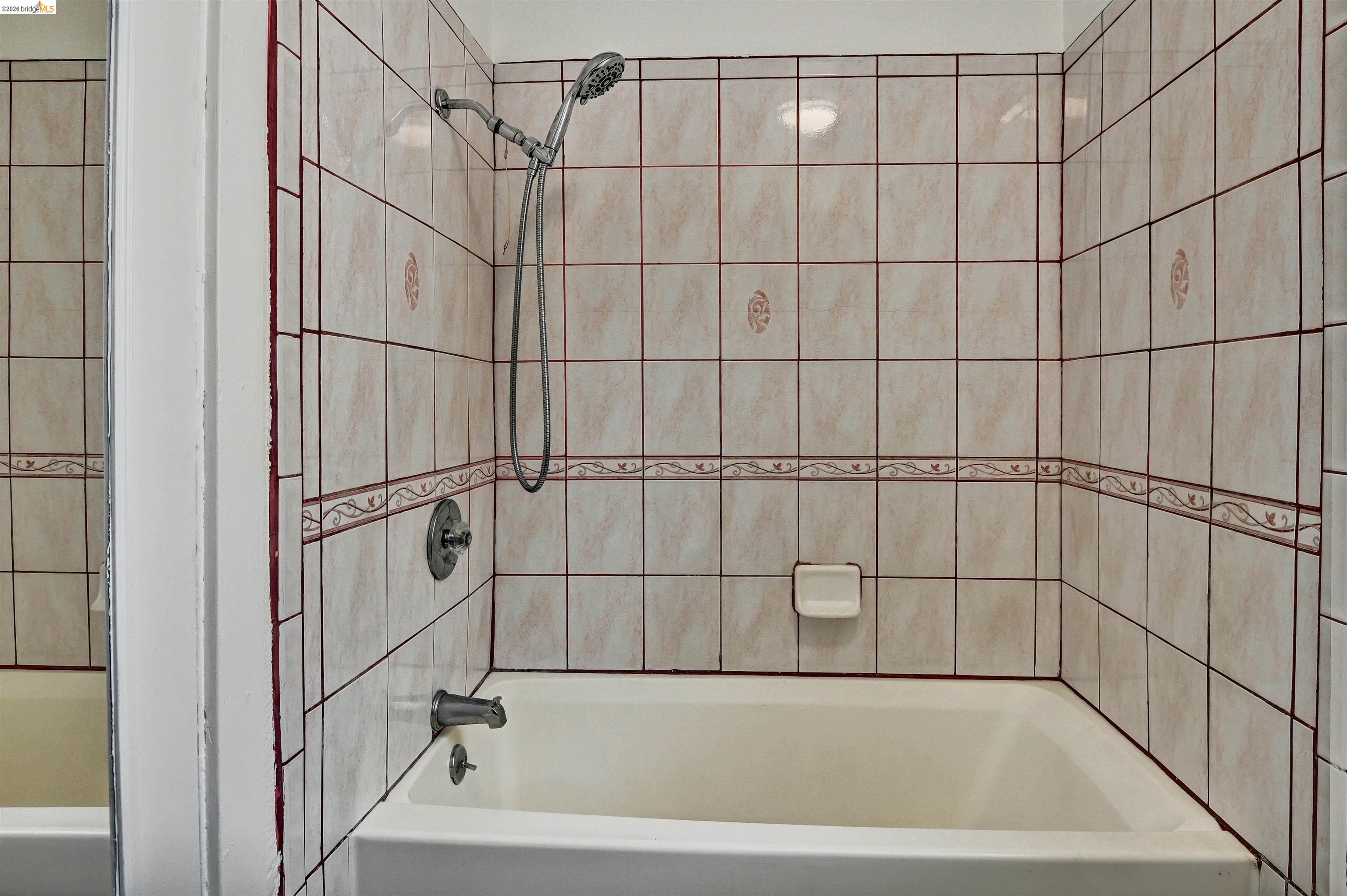 Detail Gallery Image 22 of 32 For 6236 Laird Ave, Oakland,  CA 94605 - 2 Beds | 1 Baths