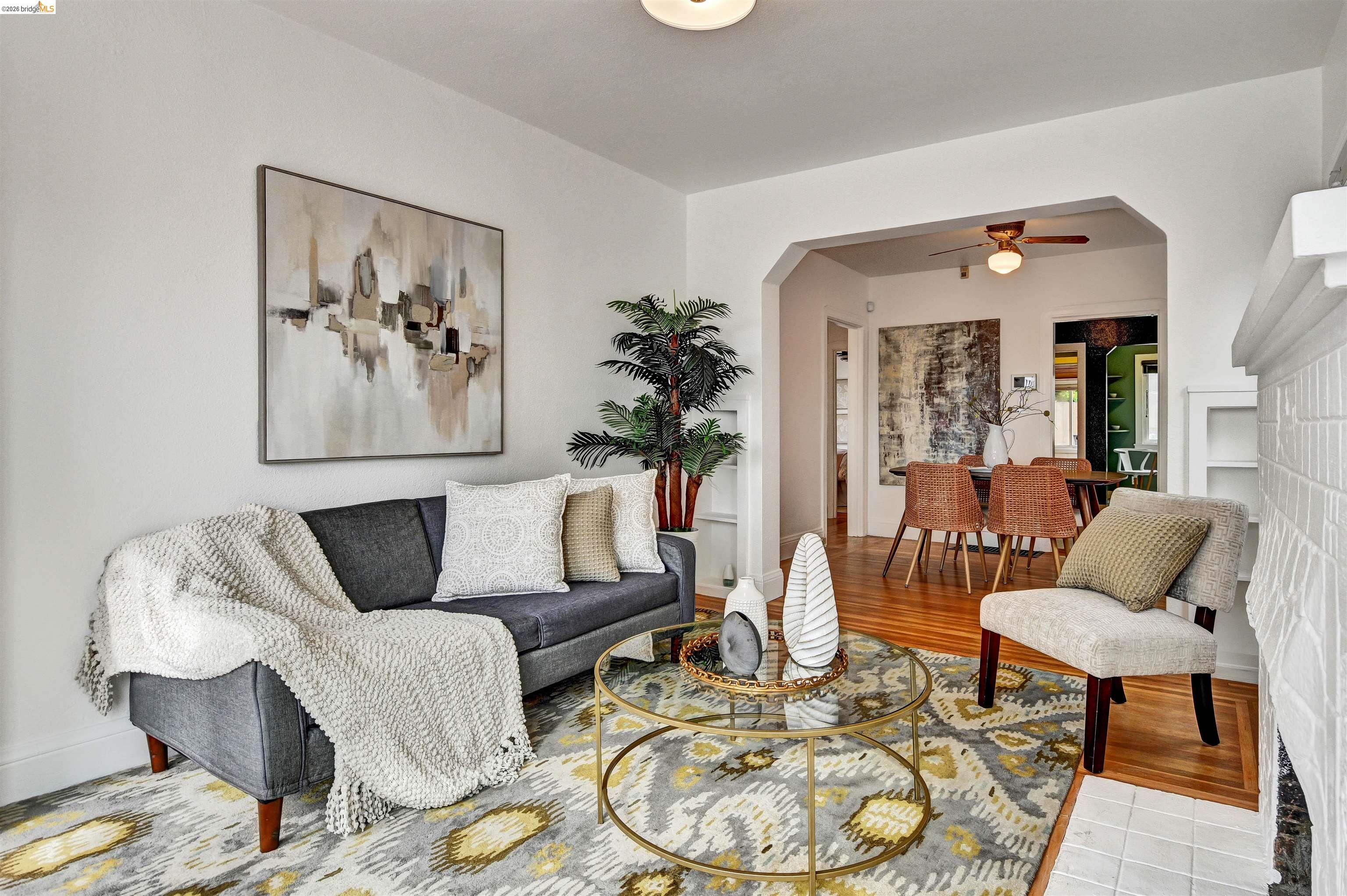 Detail Gallery Image 4 of 32 For 6236 Laird Ave, Oakland,  CA 94605 - 2 Beds | 1 Baths