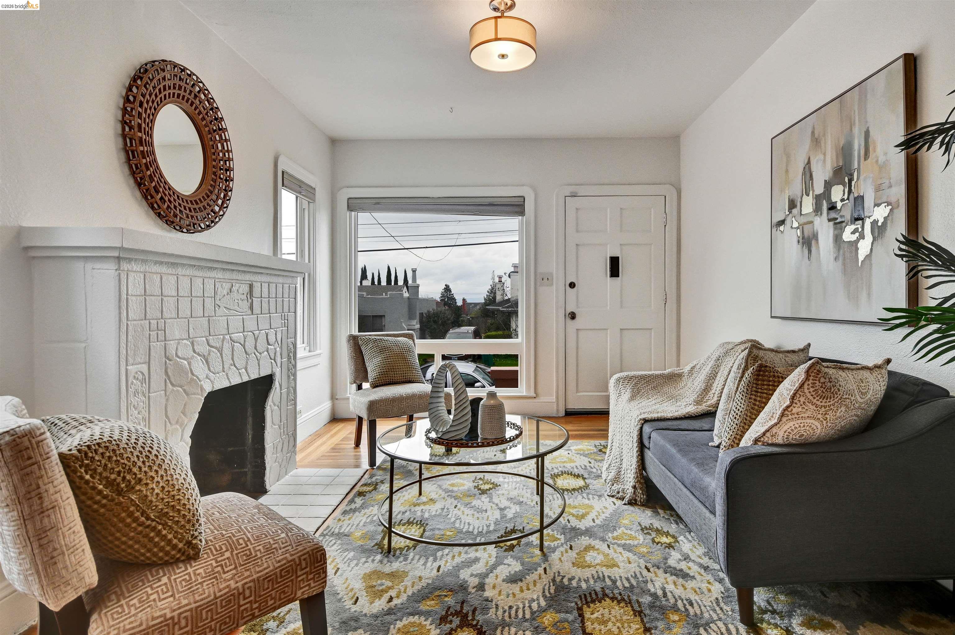 Detail Gallery Image 5 of 32 For 6236 Laird Ave, Oakland,  CA 94605 - 2 Beds | 1 Baths