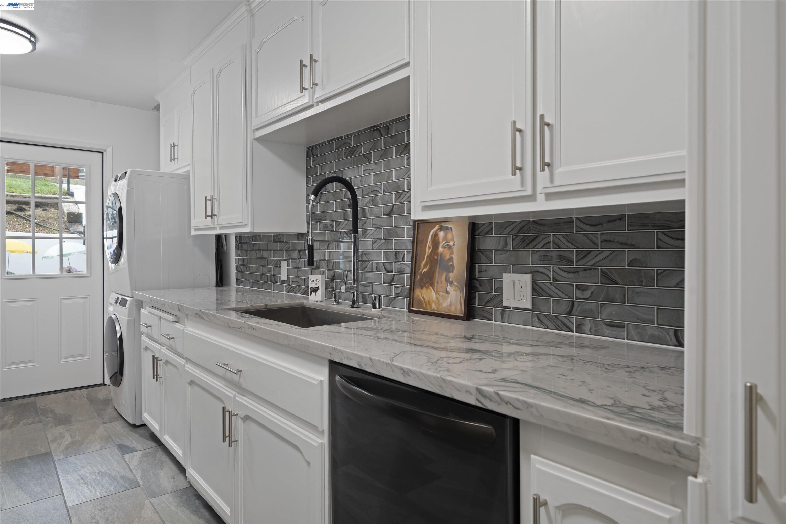 Detail Gallery Image 11 of 28 For 22123 Main St, Hayward,  CA 94541 - 2 Beds | 1 Baths