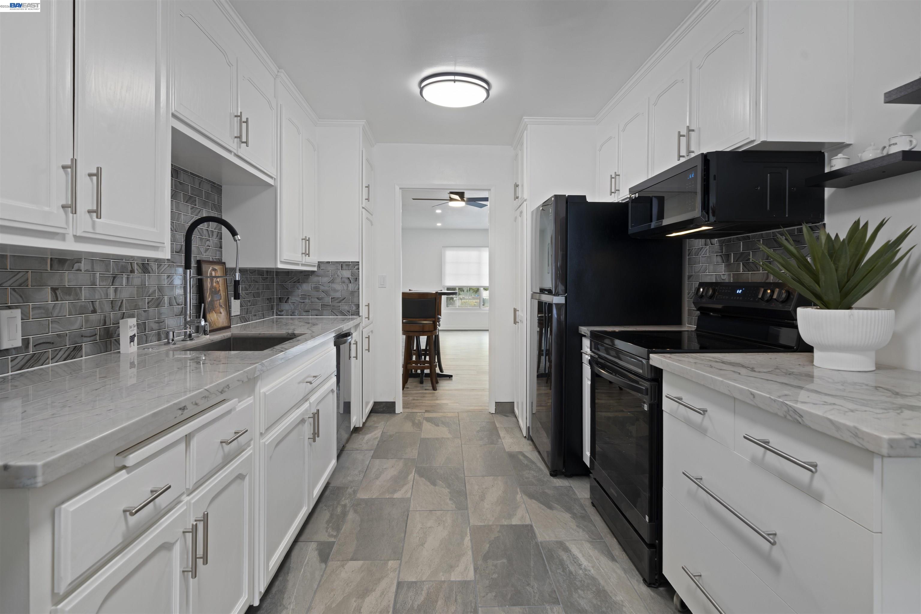 Detail Gallery Image 12 of 28 For 22123 Main St, Hayward,  CA 94541 - 2 Beds | 1 Baths