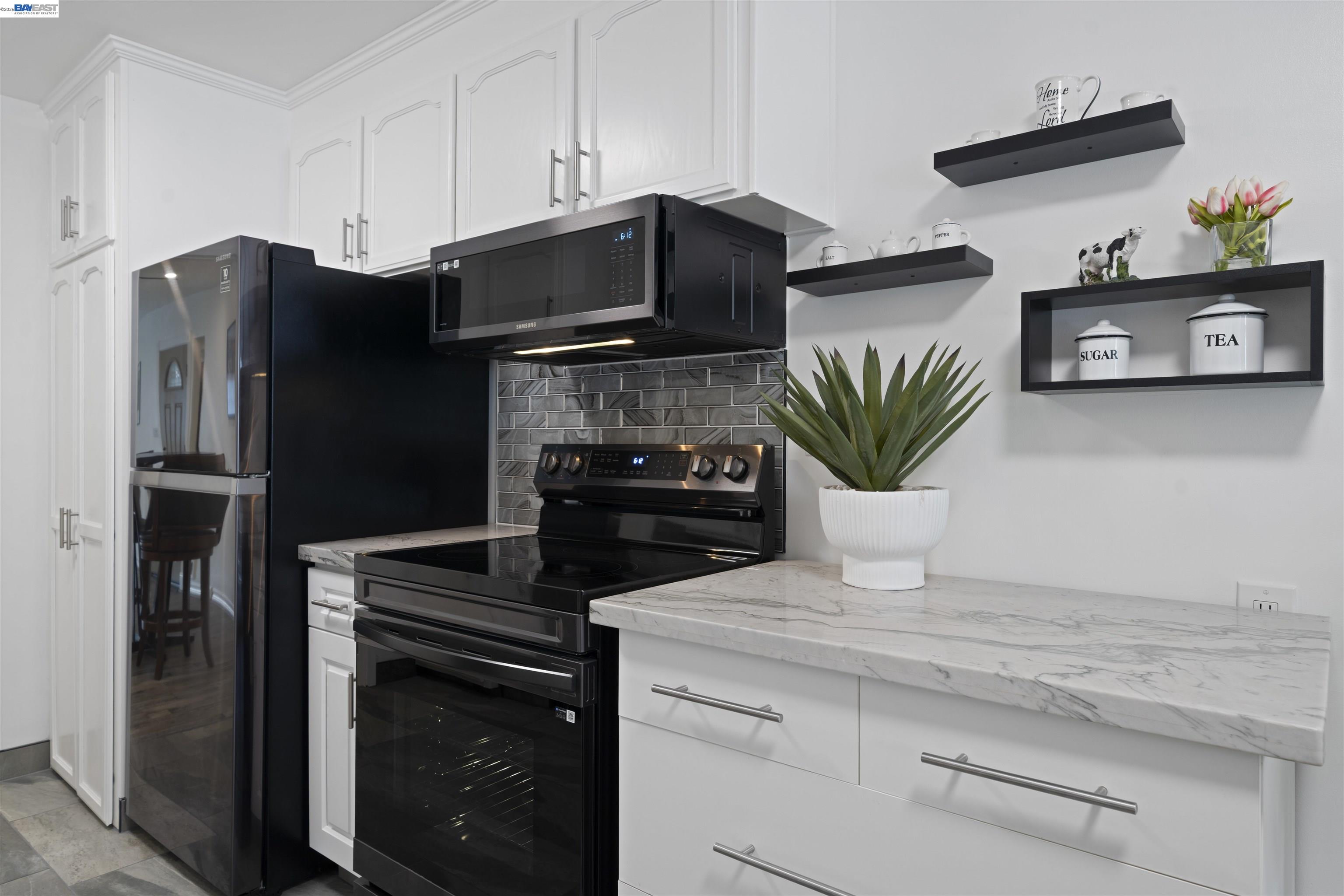 Detail Gallery Image 13 of 28 For 22123 Main St, Hayward,  CA 94541 - 2 Beds | 1 Baths