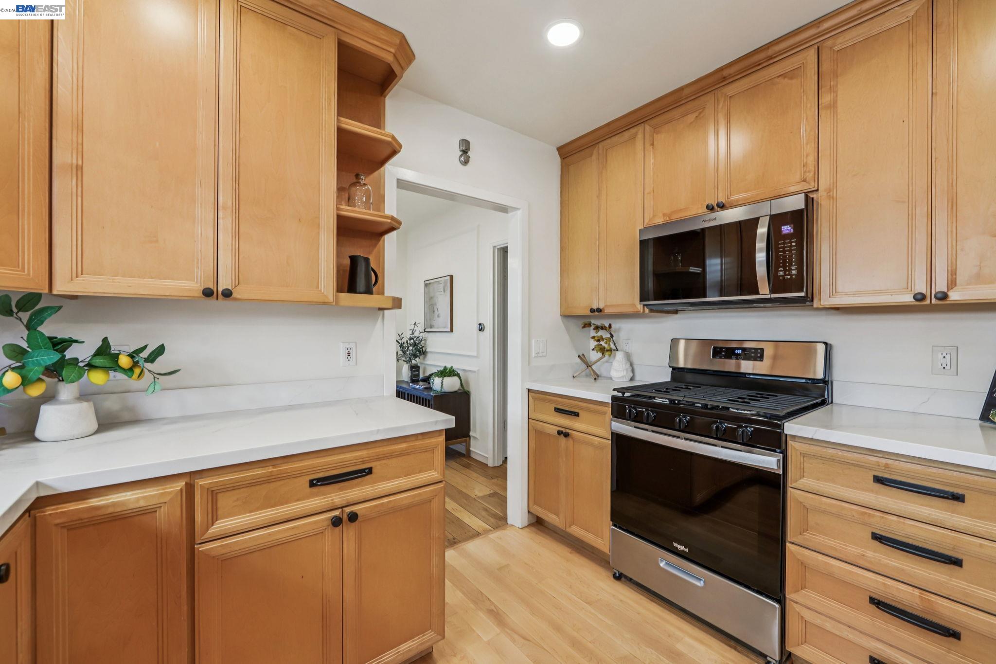 Detail Gallery Image 12 of 30 For 1211 Court St, Alameda,  CA 94501 - 2 Beds | 2 Baths