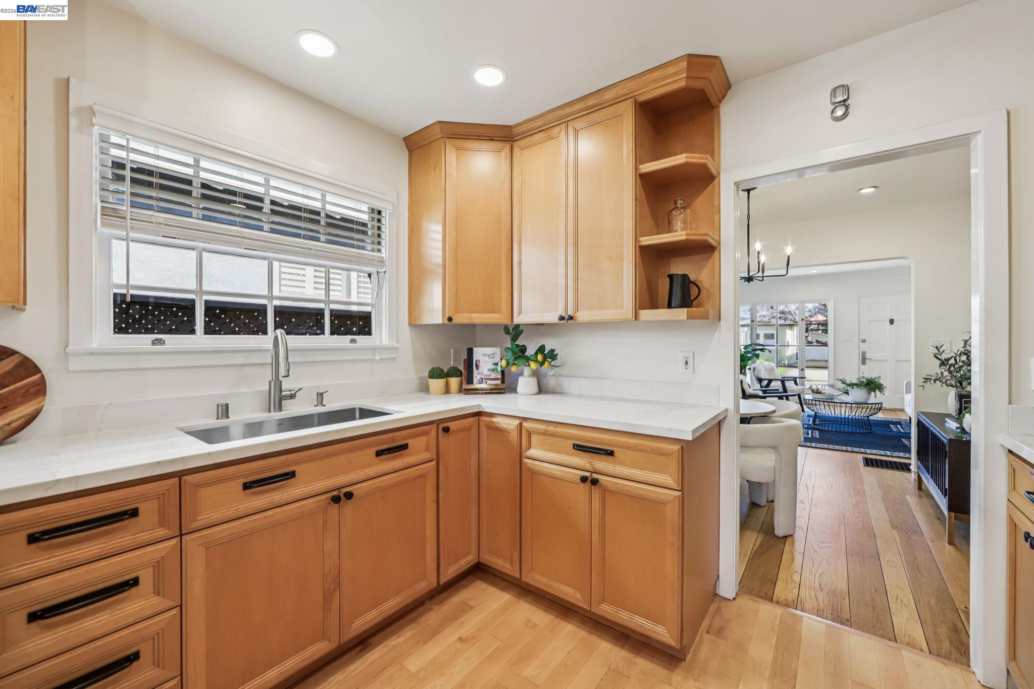 Detail Gallery Image 13 of 30 For 1211 Court St, Alameda,  CA 94501 - 2 Beds | 2 Baths