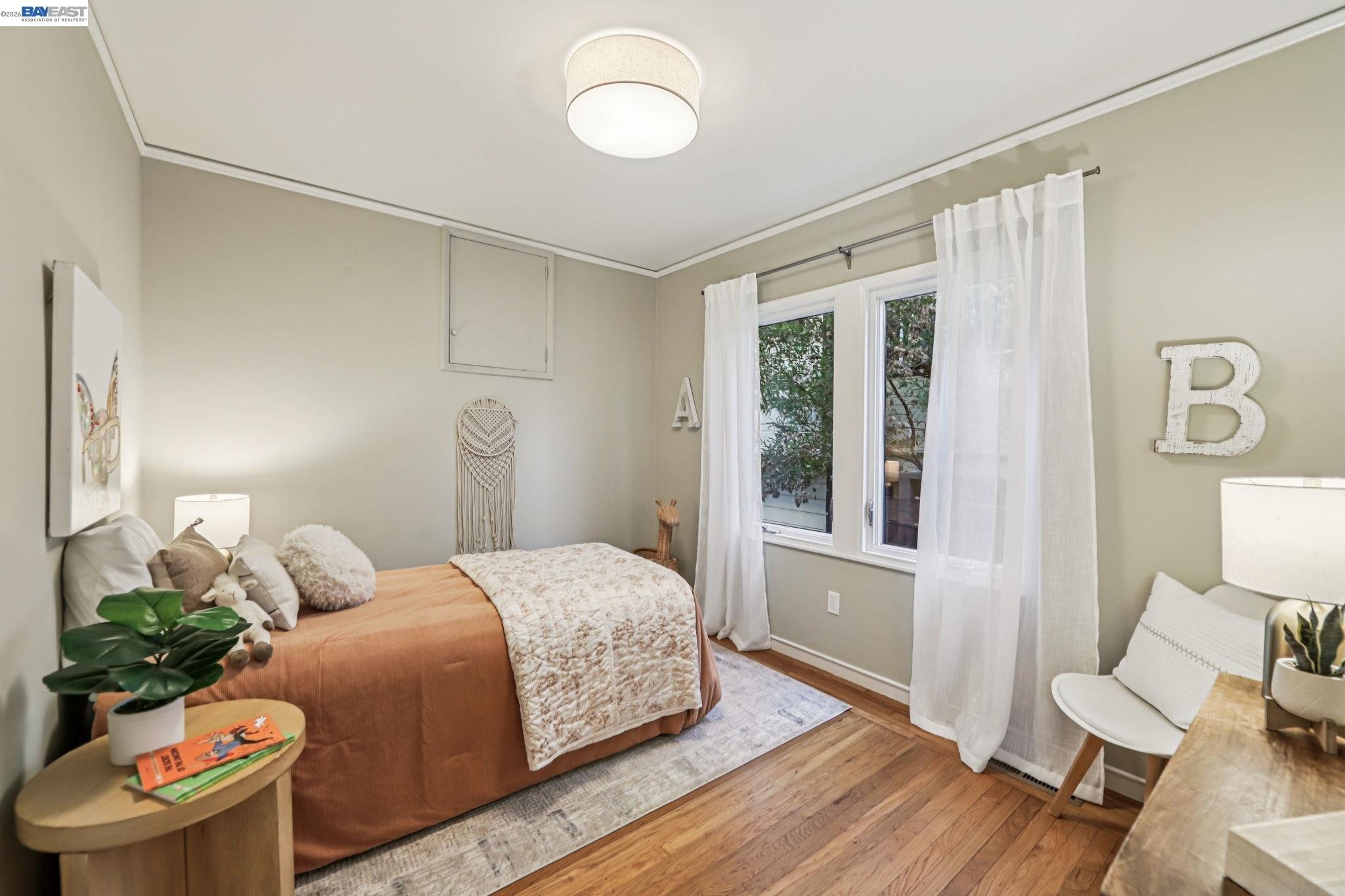 Detail Gallery Image 16 of 30 For 1211 Court St, Alameda,  CA 94501 - 2 Beds | 2 Baths