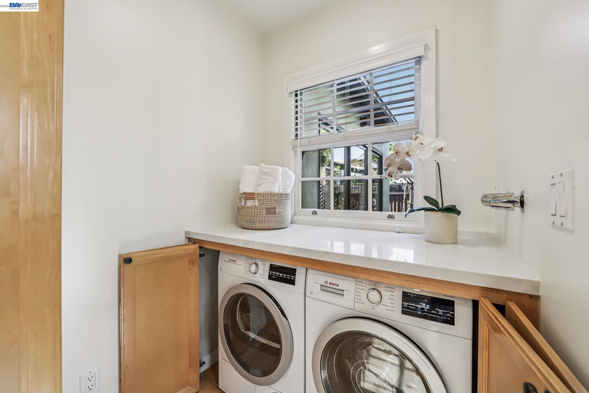 Detail Gallery Image 21 of 30 For 1211 Court St, Alameda,  CA 94501 - 2 Beds | 2 Baths