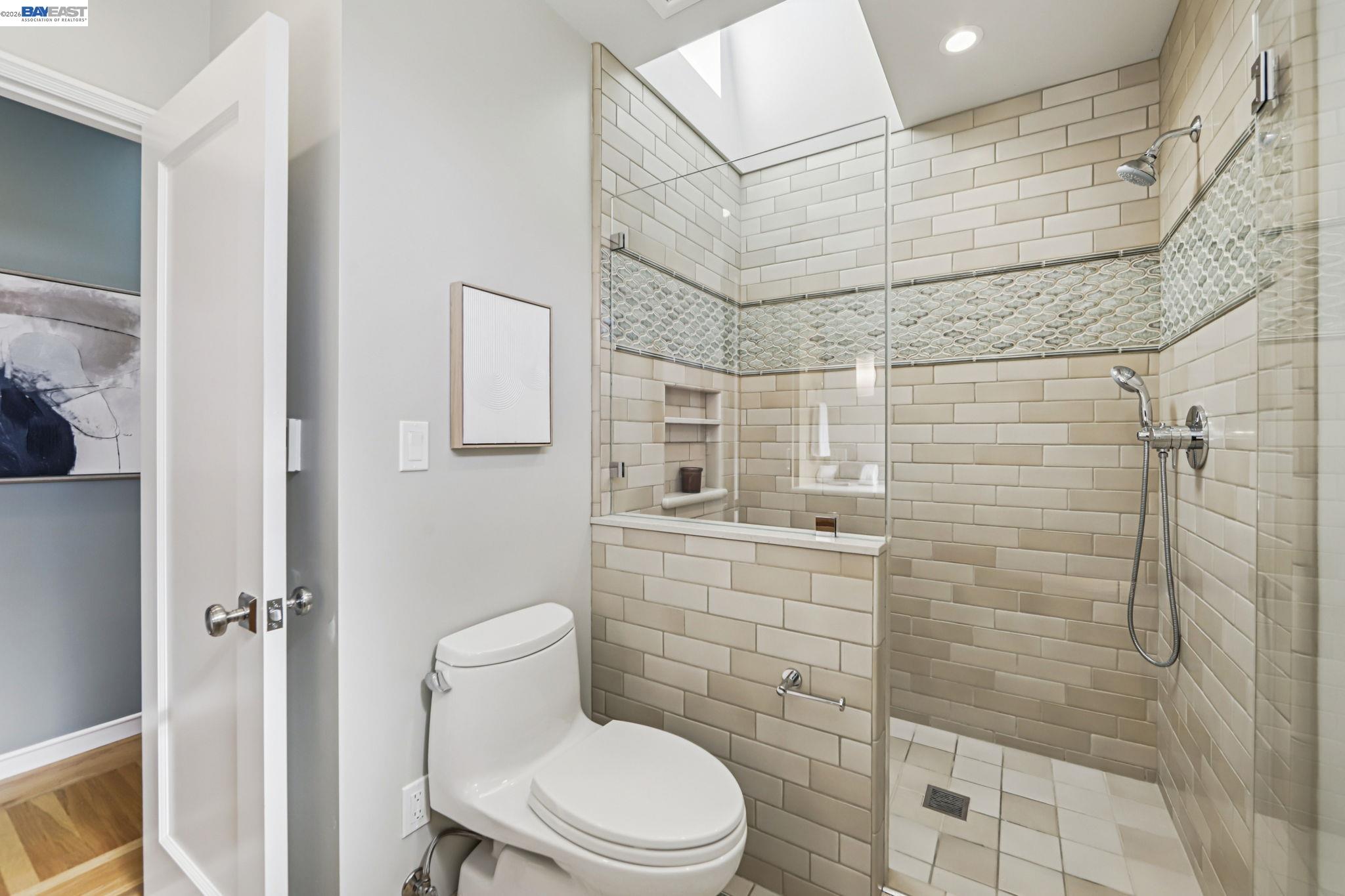 Detail Gallery Image 23 of 30 For 1211 Court St, Alameda,  CA 94501 - 2 Beds | 2 Baths