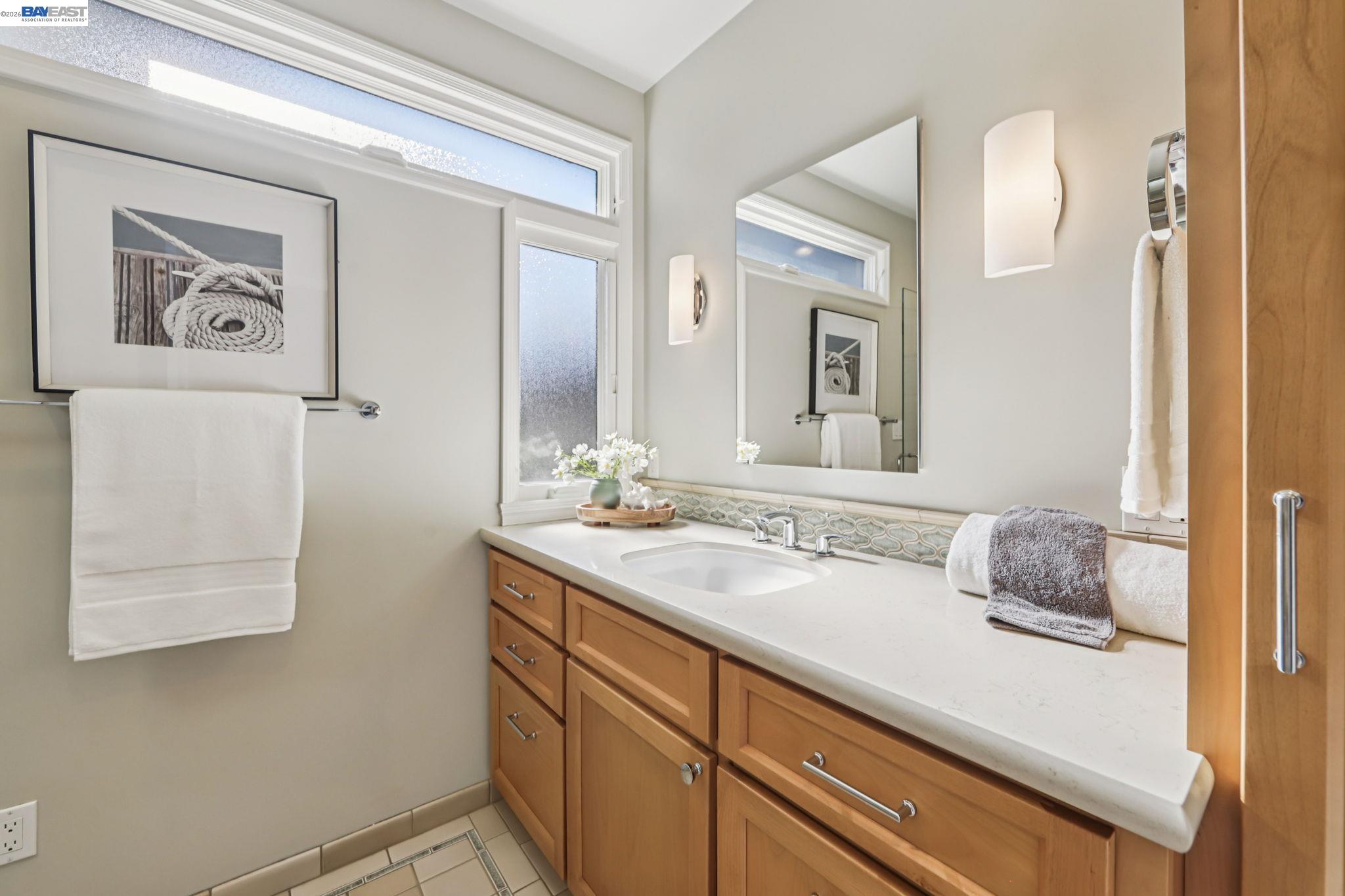 Detail Gallery Image 25 of 30 For 1211 Court St, Alameda,  CA 94501 - 2 Beds | 2 Baths