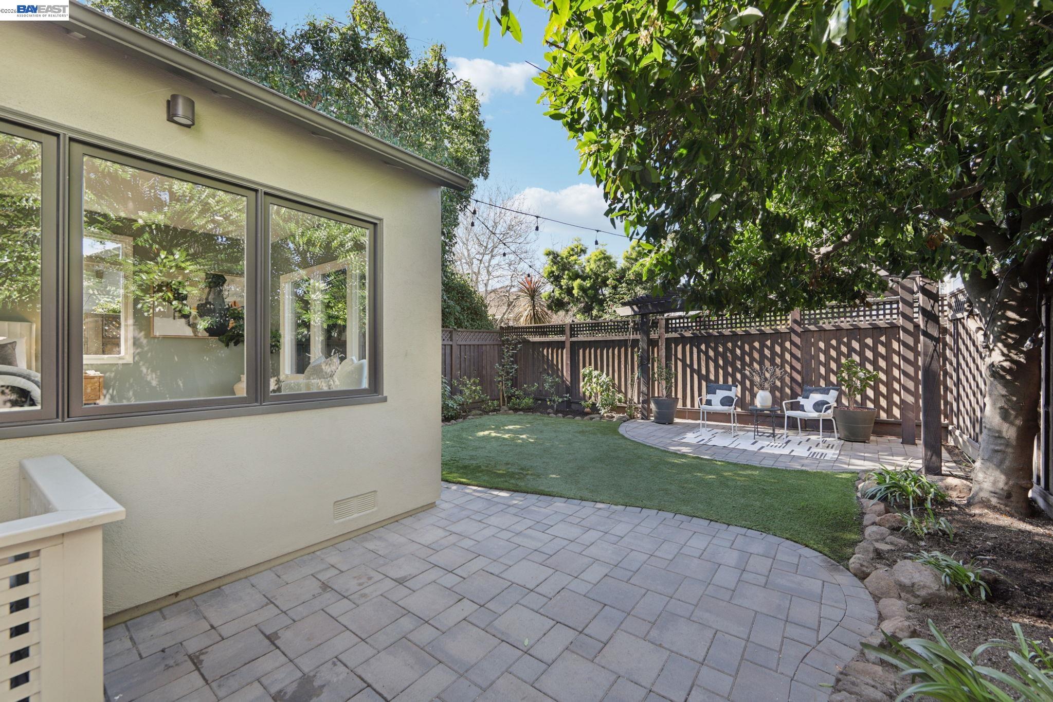 Detail Gallery Image 27 of 30 For 1211 Court St, Alameda,  CA 94501 - 2 Beds | 2 Baths