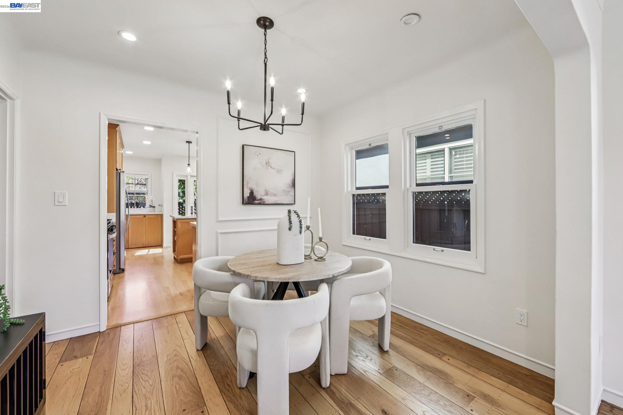 Detail Gallery Image 8 of 30 For 1211 Court St, Alameda,  CA 94501 - 2 Beds | 2 Baths