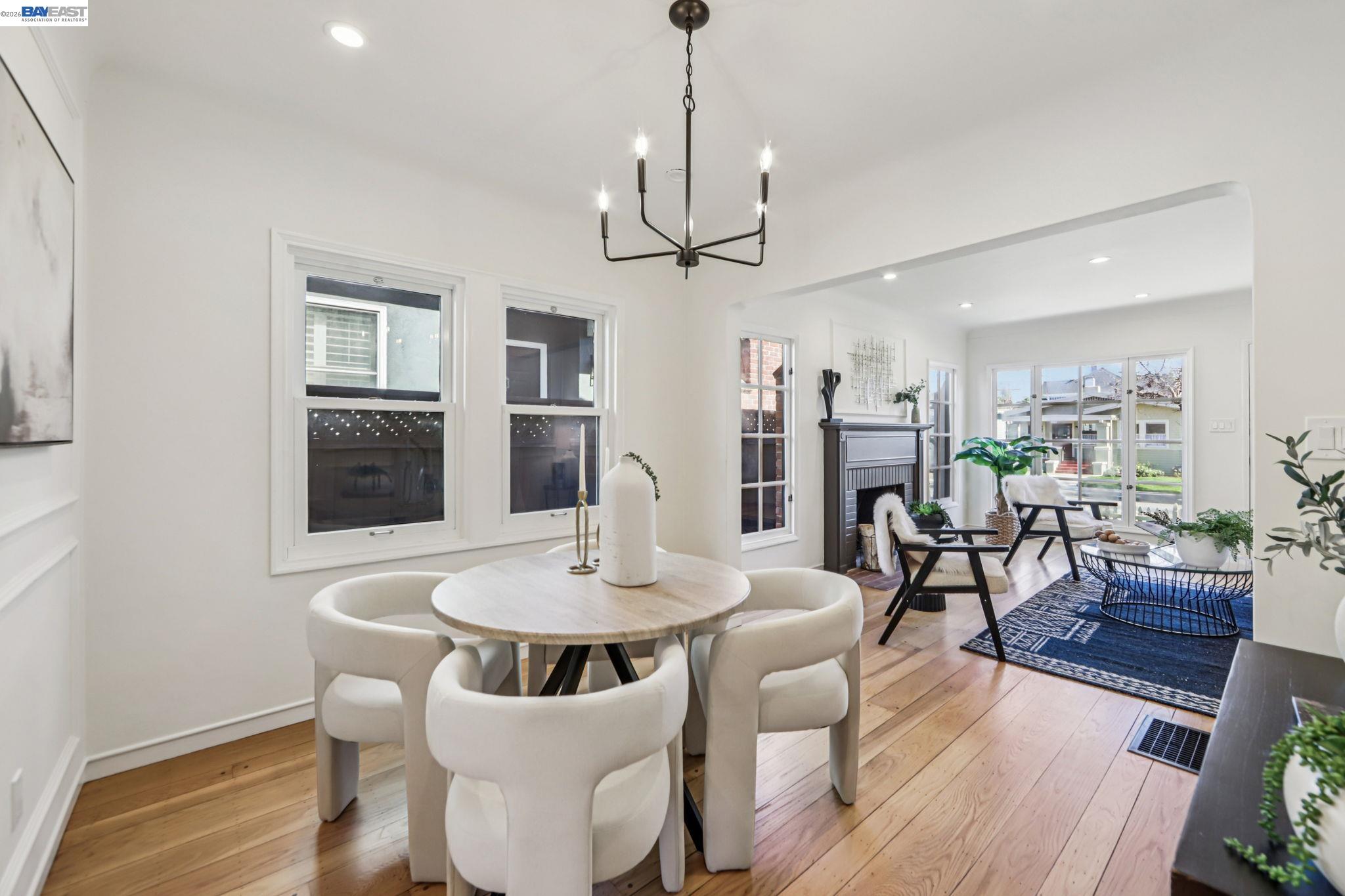 Detail Gallery Image 9 of 30 For 1211 Court St, Alameda,  CA 94501 - 2 Beds | 2 Baths