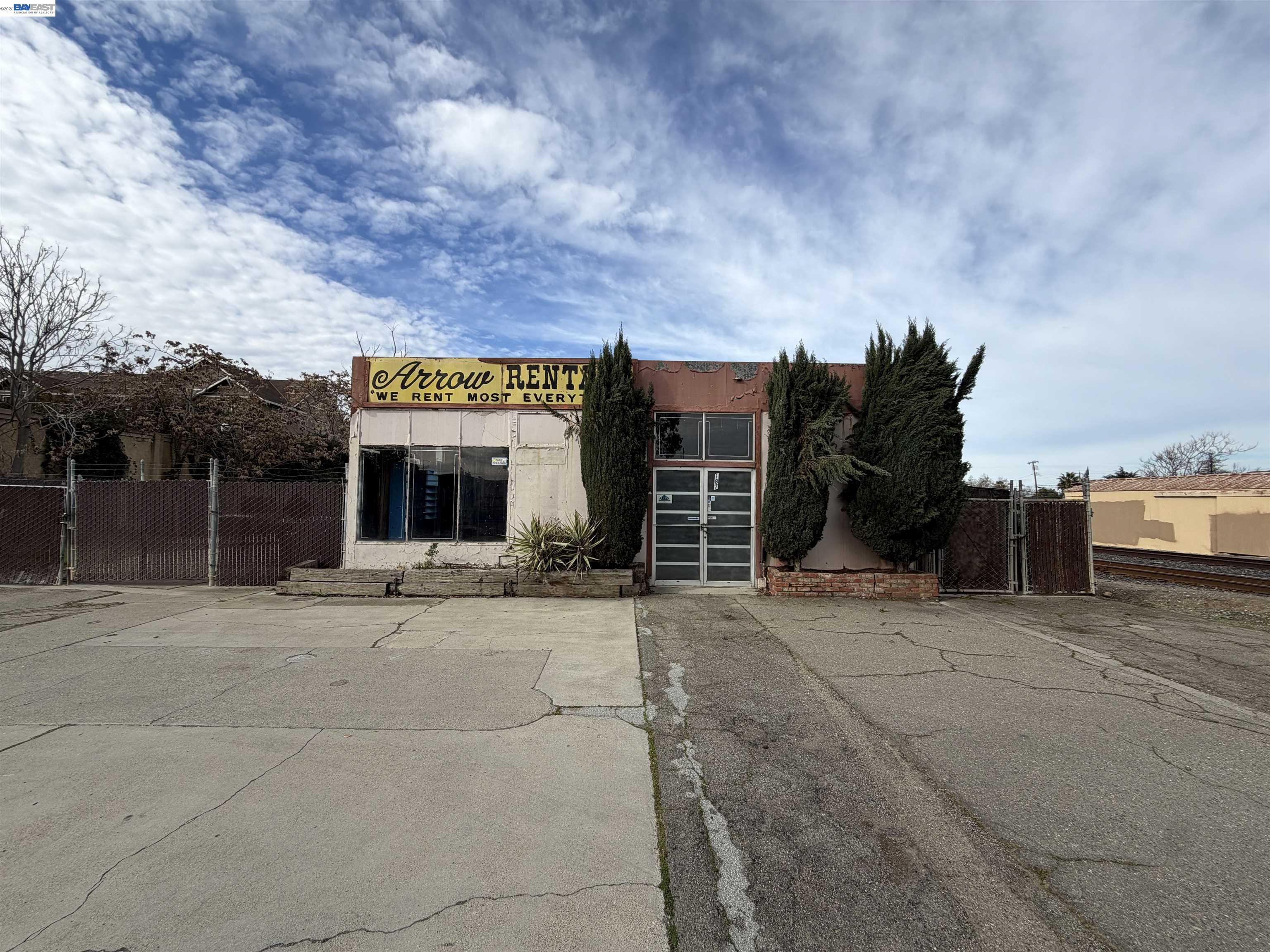 Detail Gallery Image 2 of 3 For 187 N L, Livermore,  CA 94550 - – Beds | – Baths