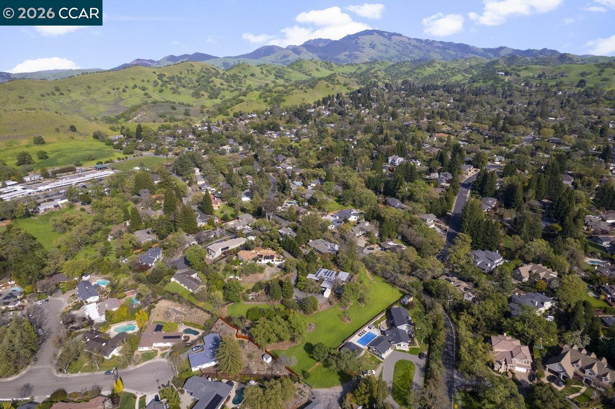 Detail Gallery Image 28 of 33 For 1101 Scots Ln, Walnut Creek,  CA 94596 - 3 Beds | 2/1 Baths