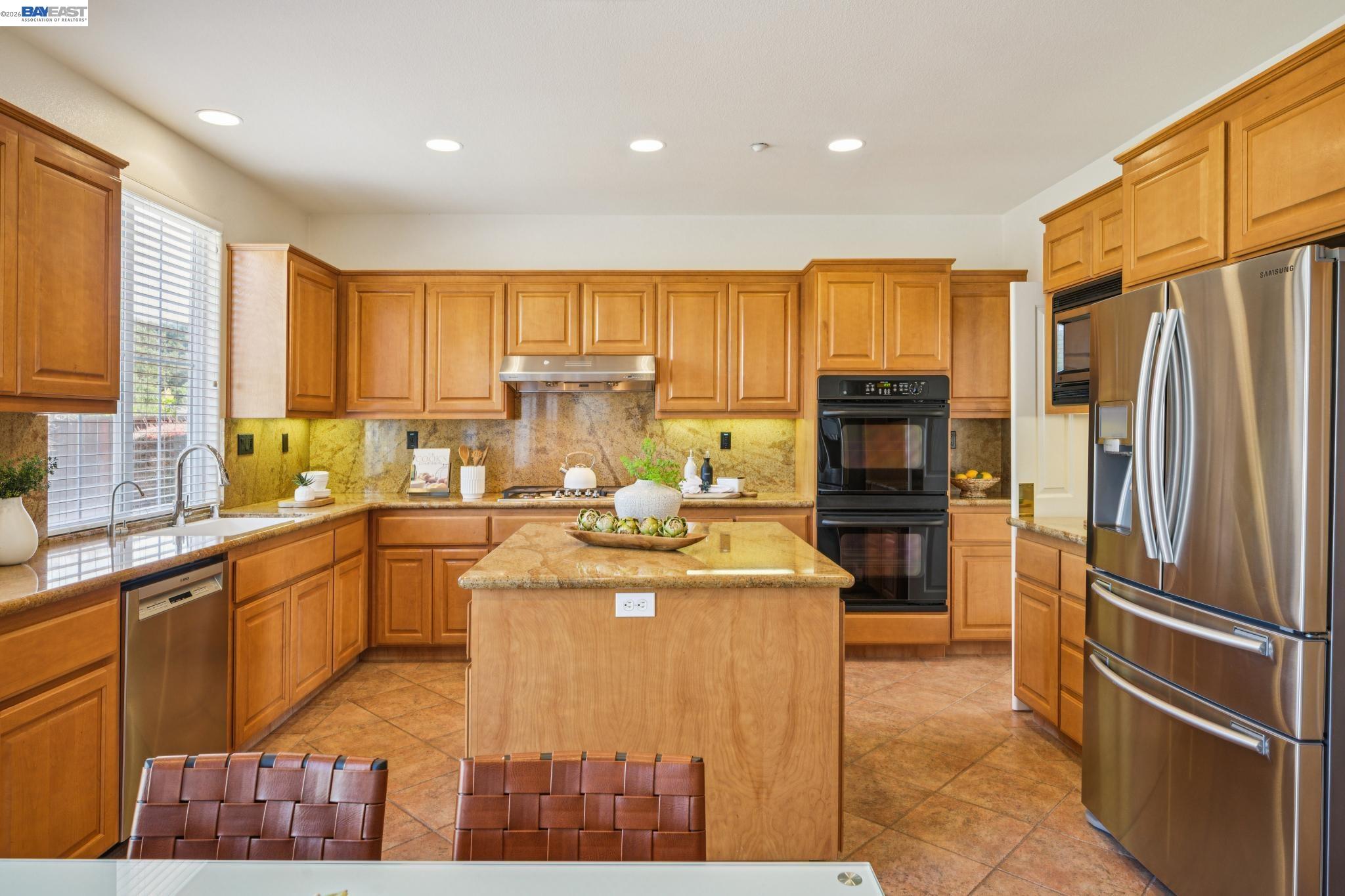 Detail Gallery Image 16 of 59 For 28862 Bay Heights Rd, Hayward,  CA 94542 - 5 Beds | 3 Baths