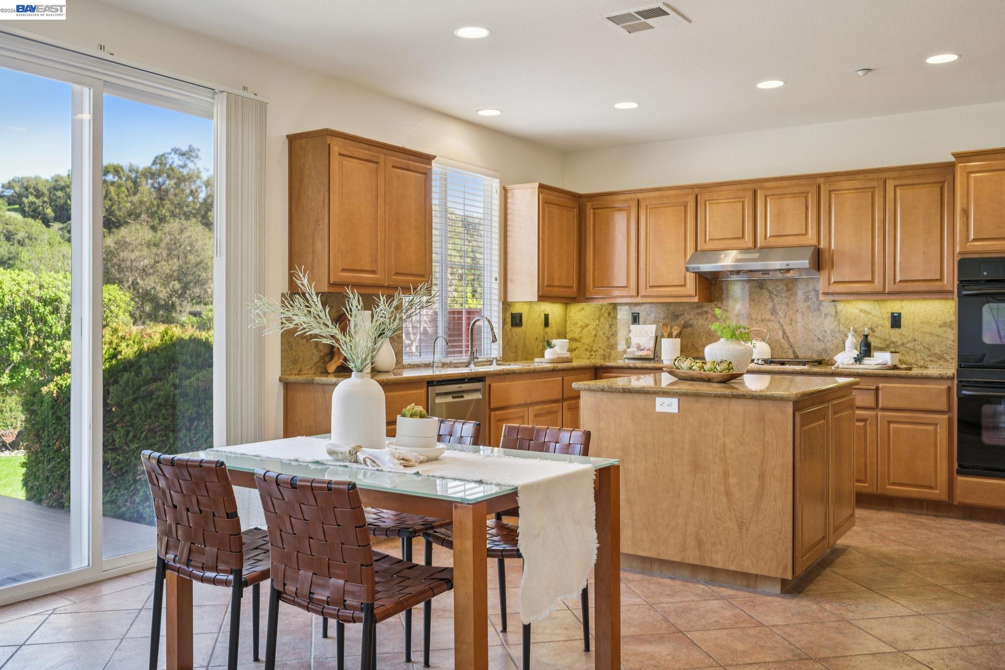 Detail Gallery Image 21 of 59 For 28862 Bay Heights Rd, Hayward,  CA 94542 - 5 Beds | 3 Baths