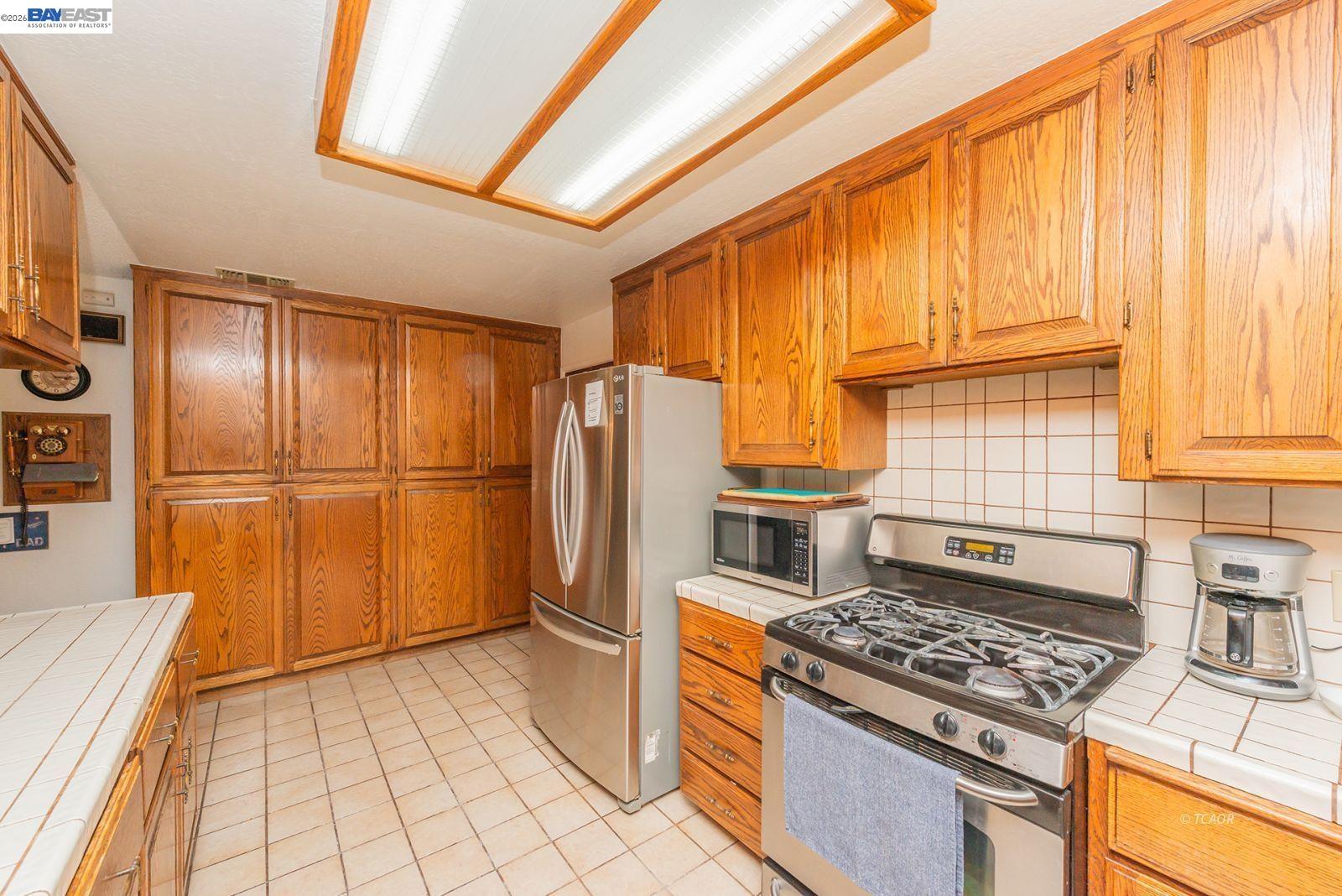 Detail Gallery Image 14 of 52 For 2393 Poker Bar Rd, Douglas City,  CA 96024 - 3 Beds | 2/1 Baths