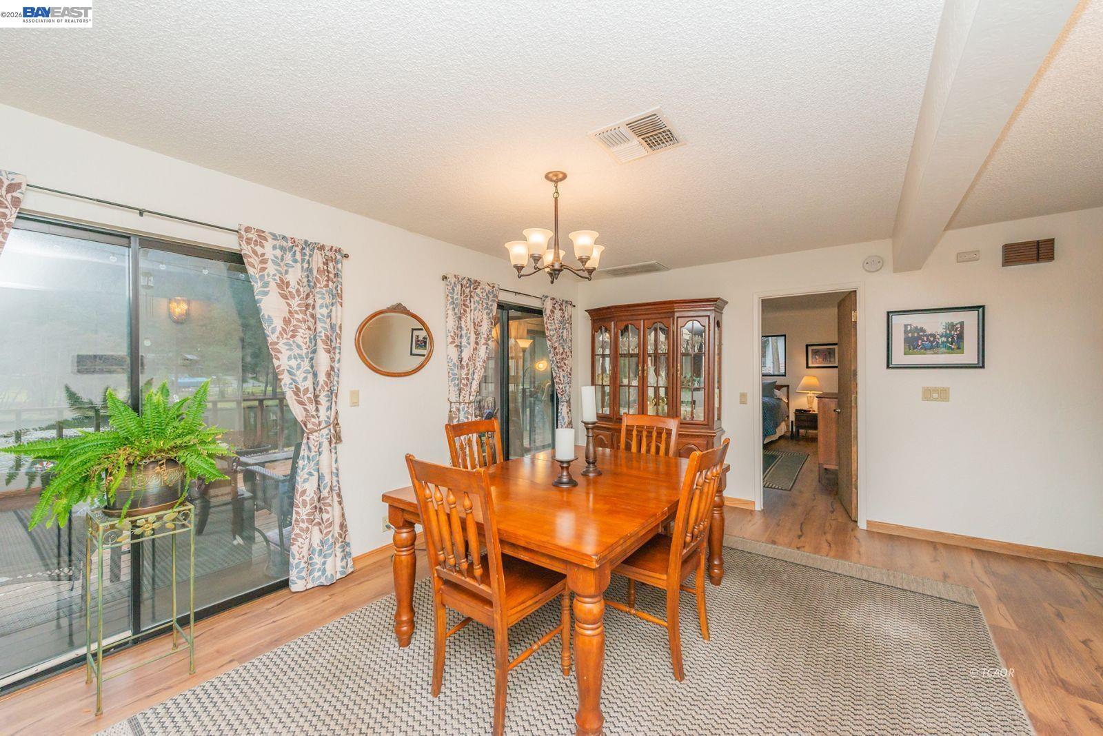 Detail Gallery Image 15 of 52 For 2393 Poker Bar Rd, Douglas City,  CA 96024 - 3 Beds | 2/1 Baths