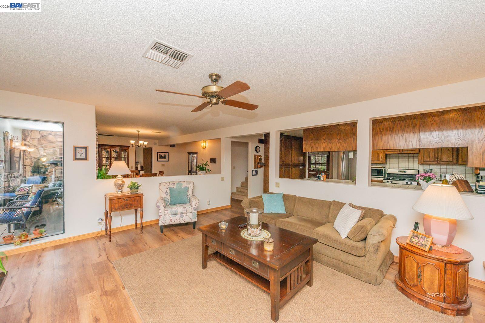 Detail Gallery Image 9 of 52 For 2393 Poker Bar Rd, Douglas City,  CA 96024 - 3 Beds | 2/1 Baths