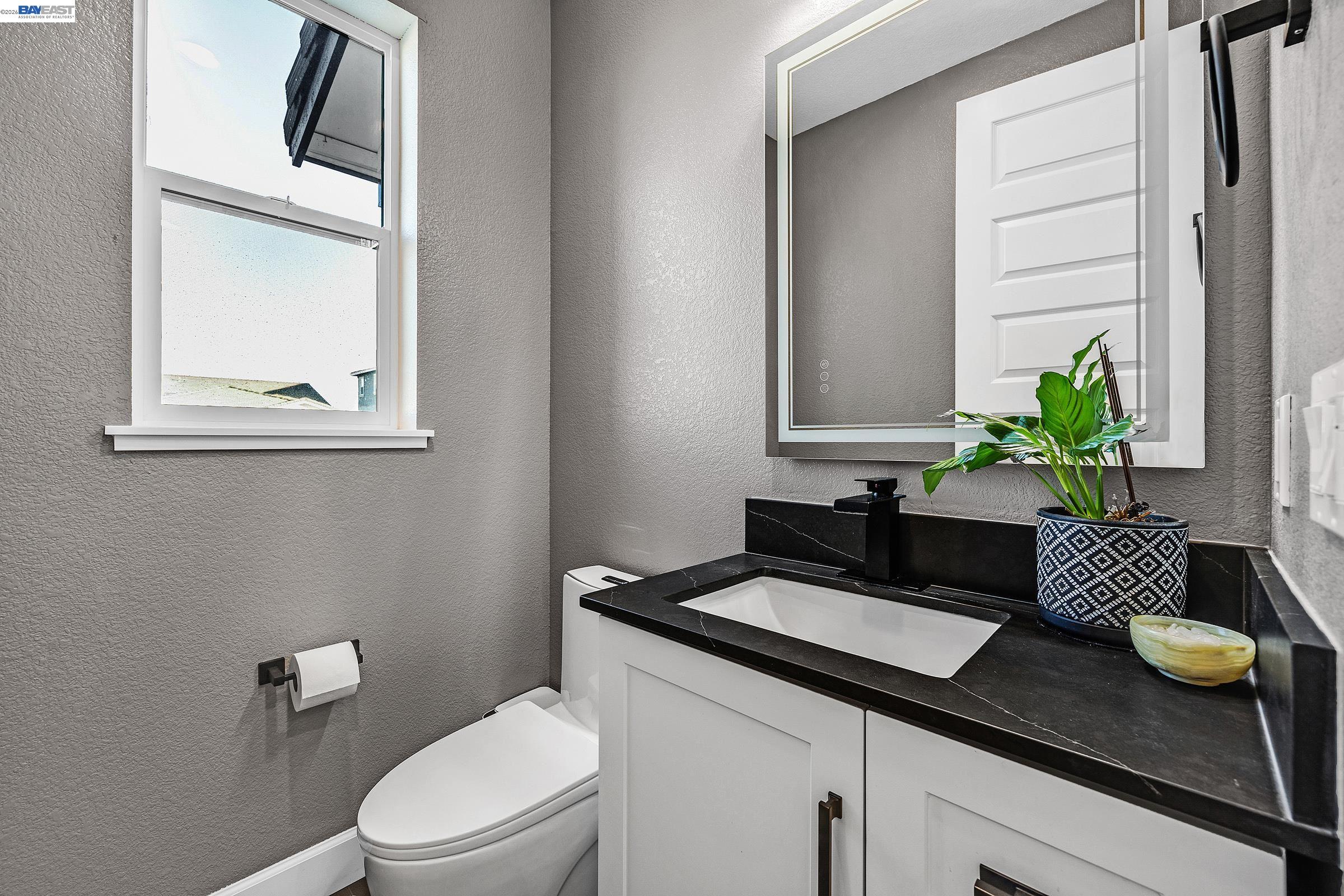 Detail Gallery Image 13 of 60 For 259 Eagle Nest Dr, Oakley,  CA 94561 - 5 Beds | 4/1 Baths