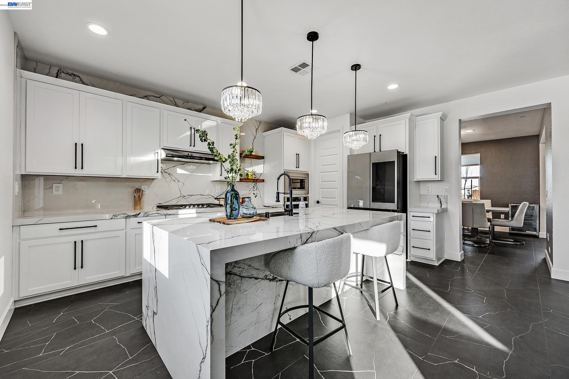 Detail Gallery Image 4 of 60 For 259 Eagle Nest Dr, Oakley,  CA 94561 - 5 Beds | 4/1 Baths