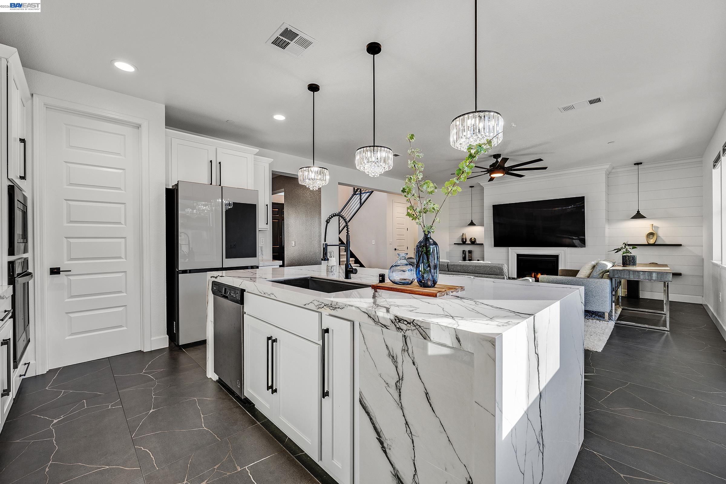 Detail Gallery Image 6 of 60 For 259 Eagle Nest Dr, Oakley,  CA 94561 - 5 Beds | 4/1 Baths