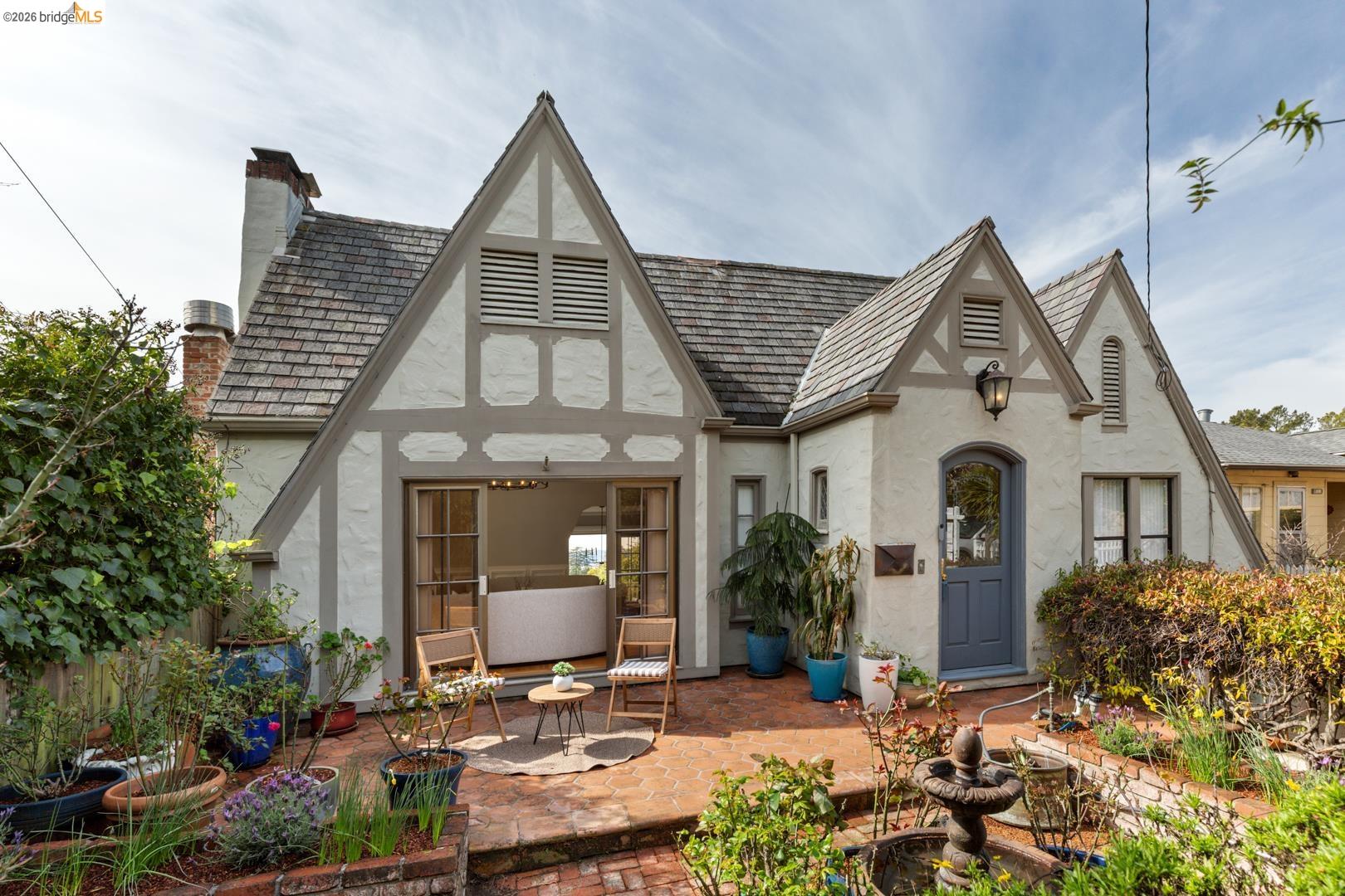 Detail Gallery Image 3 of 30 For 22 Windsor Ave, Kensington,  CA 94708 - 3 Beds | 2 Baths