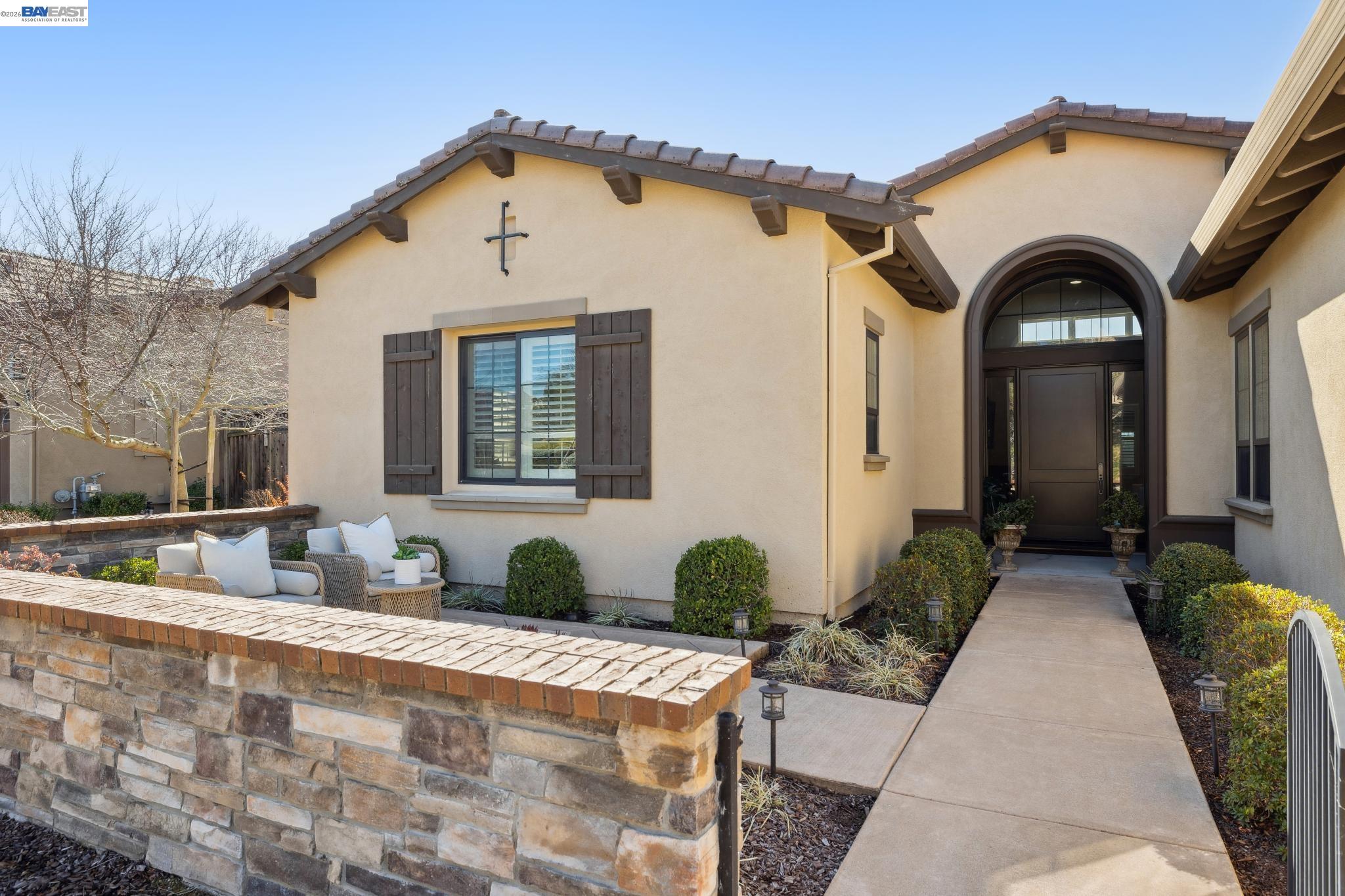 Detail Gallery Image 2 of 60 For 73 Stonebrae Rd, Hayward,  CA 94542 - 4 Beds | 4/1 Baths