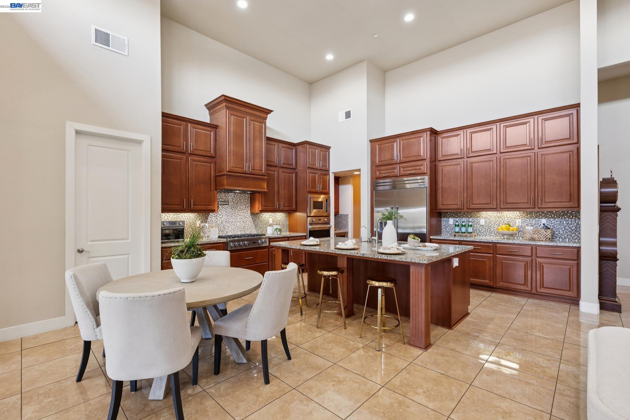 Detail Gallery Image 14 of 60 For 73 Stonebrae Rd, Hayward,  CA 94542 - 4 Beds | 4/1 Baths