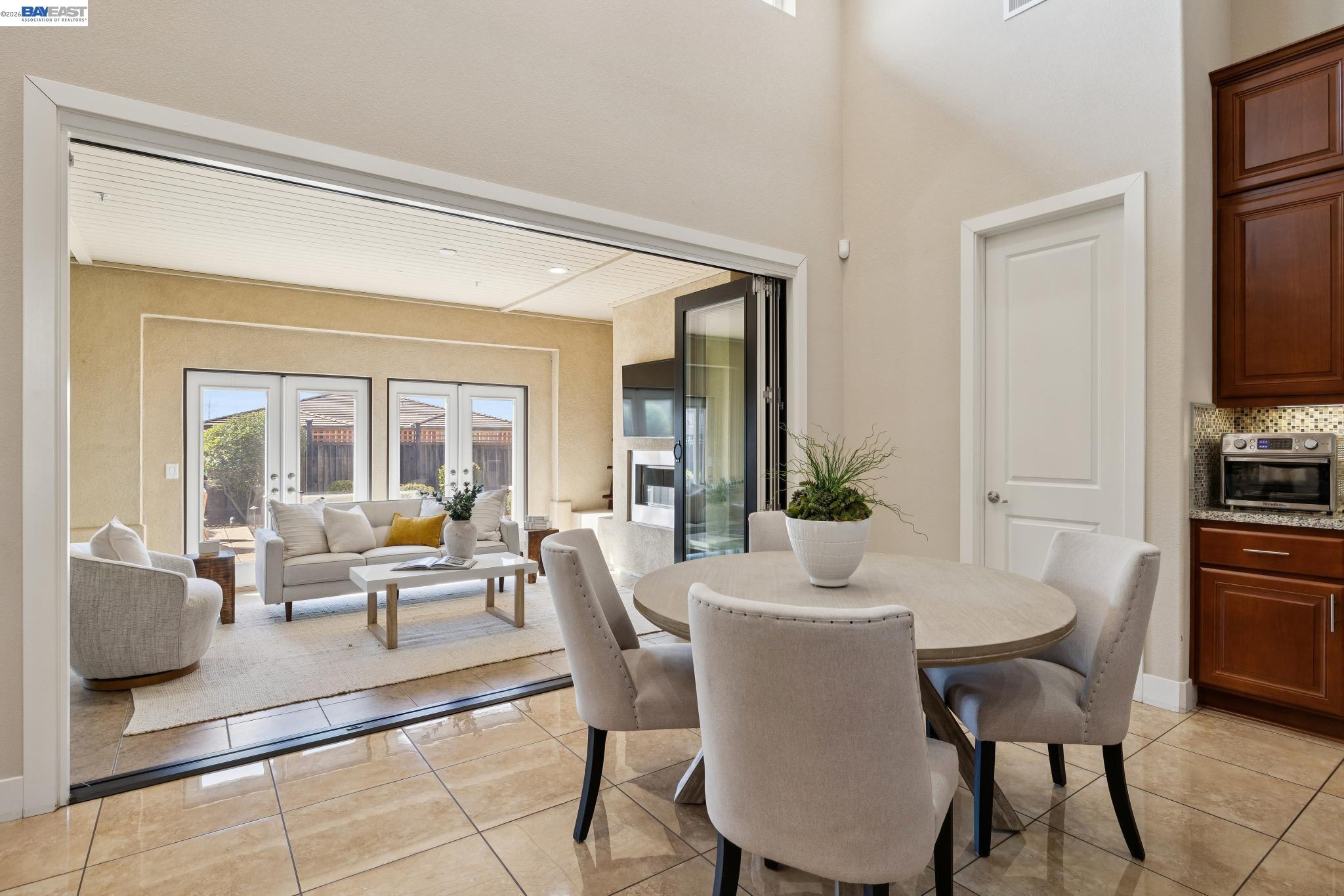 Detail Gallery Image 16 of 60 For 73 Stonebrae Rd, Hayward,  CA 94542 - 4 Beds | 4/1 Baths