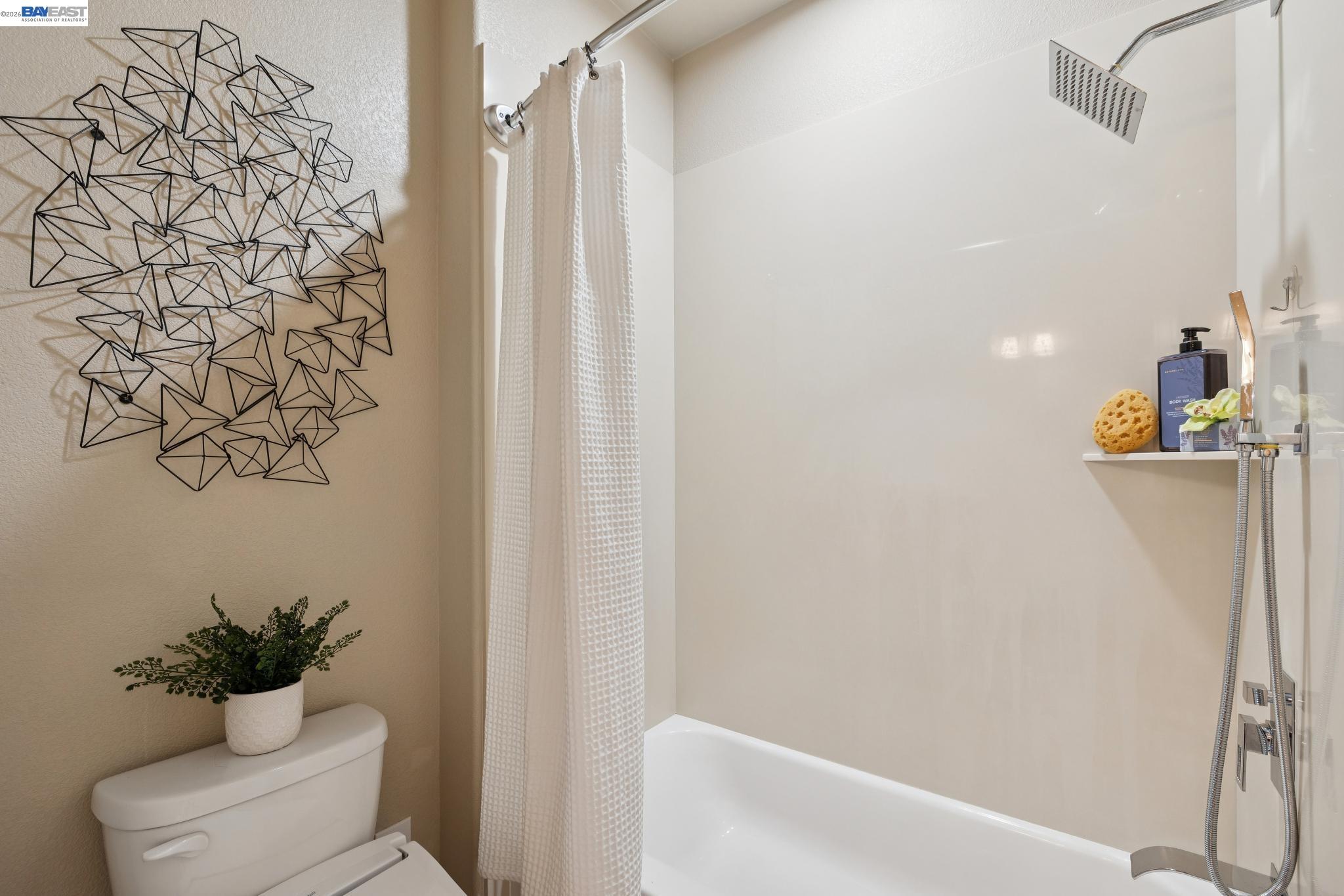 Detail Gallery Image 35 of 60 For 73 Stonebrae Rd, Hayward,  CA 94542 - 4 Beds | 4/1 Baths