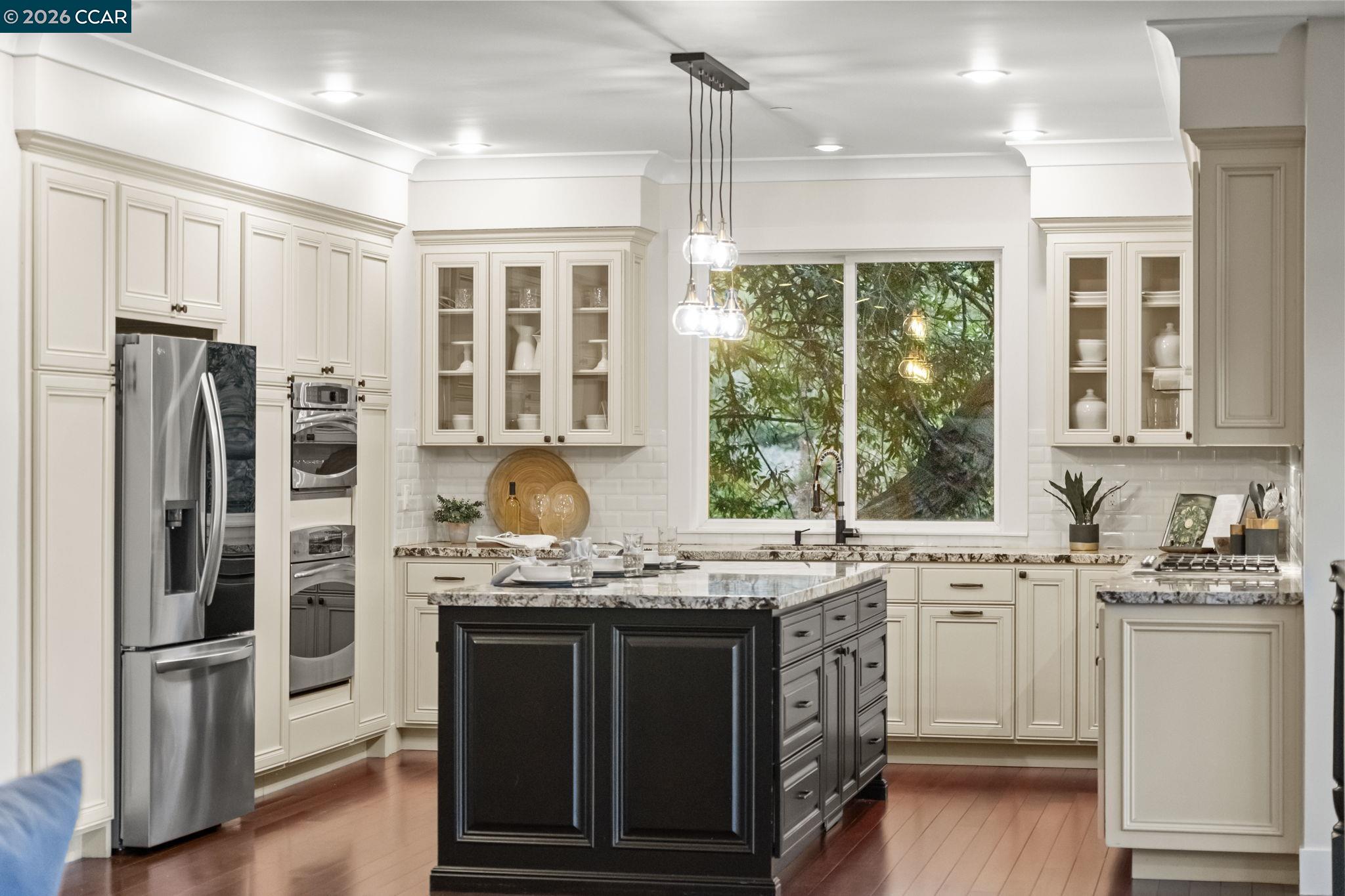 Detail Gallery Image 11 of 58 For 6165 Doncaster Pl, Oakland,  CA 94611 - 4 Beds | 3/1 Baths