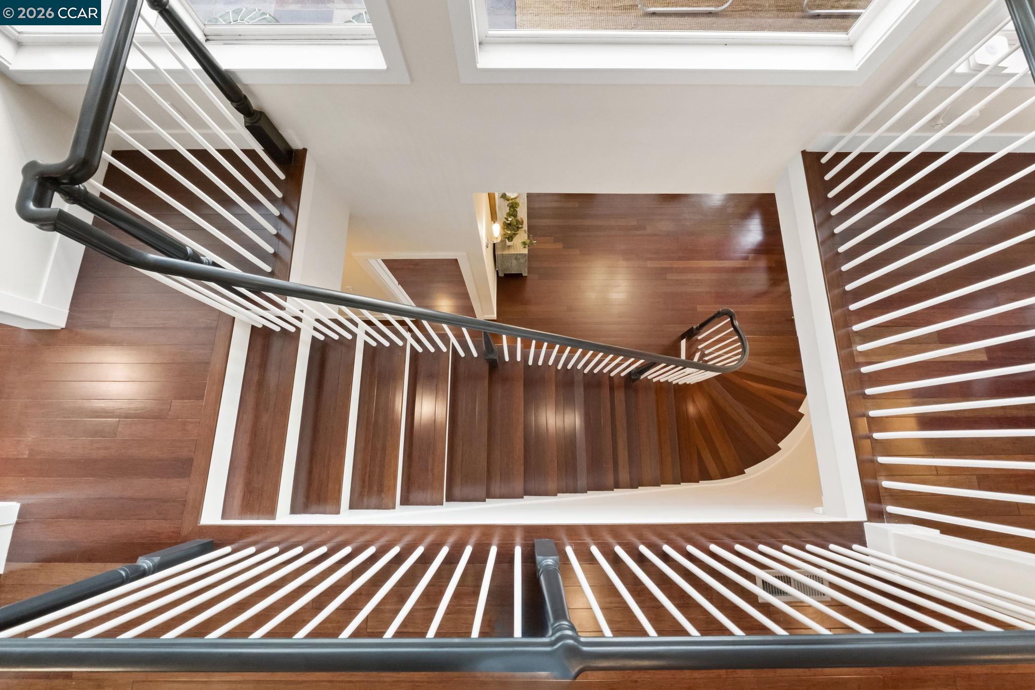 Detail Gallery Image 20 of 58 For 6165 Doncaster Pl, Oakland,  CA 94611 - 4 Beds | 3/1 Baths