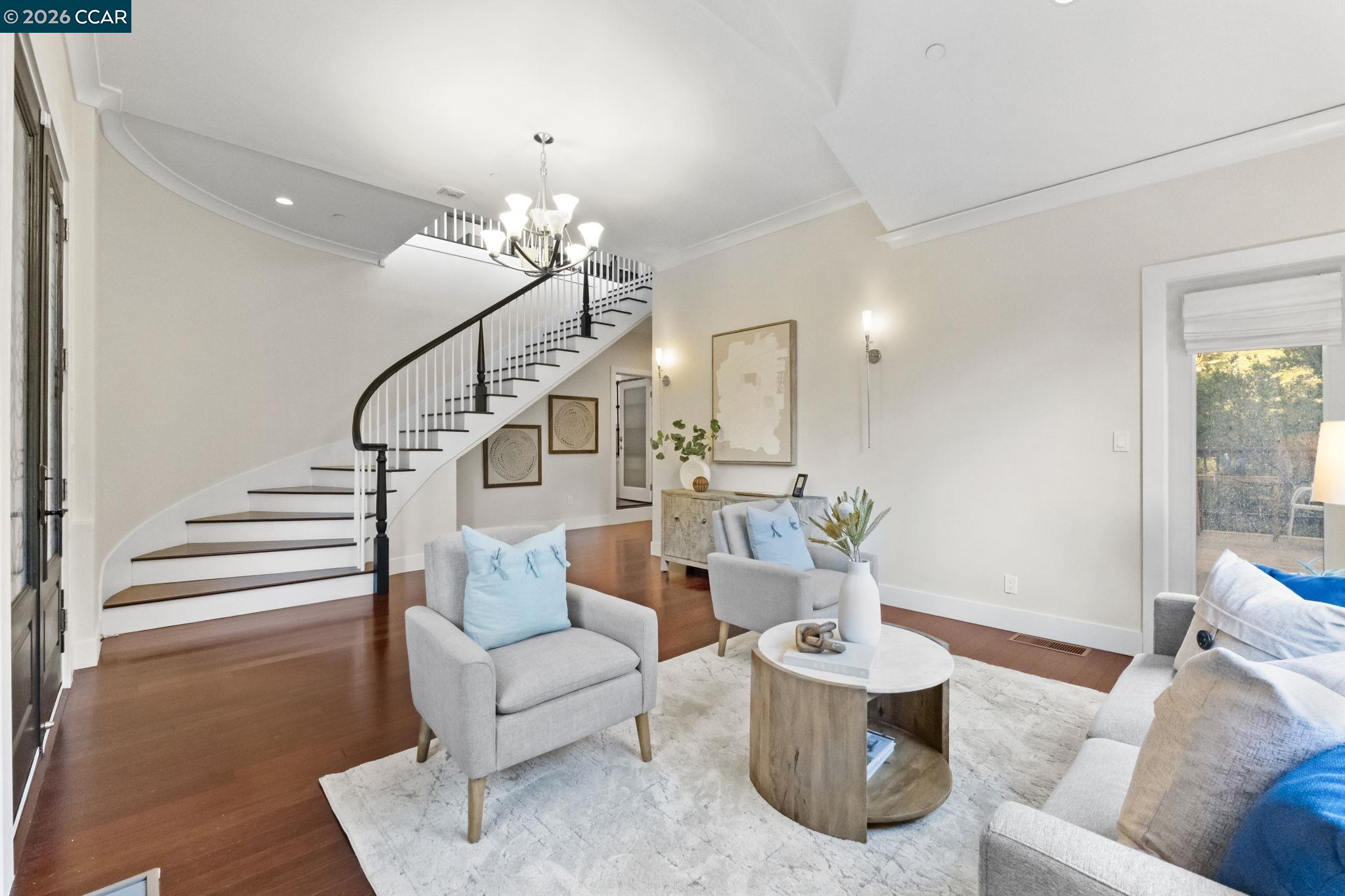 Detail Gallery Image 3 of 58 For 6165 Doncaster Pl, Oakland,  CA 94611 - 4 Beds | 3/1 Baths