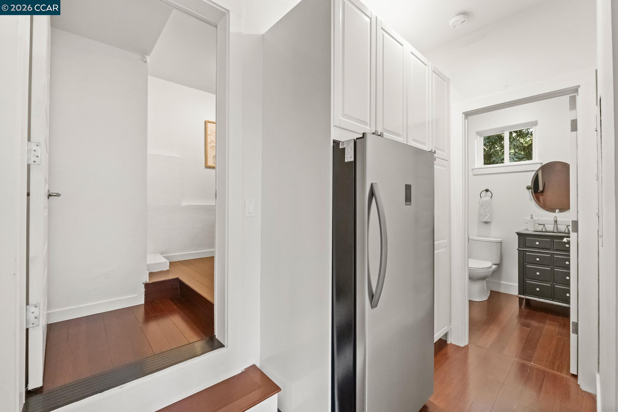 Detail Gallery Image 22 of 58 For 6165 Doncaster Pl, Oakland,  CA 94611 - 4 Beds | 3/1 Baths