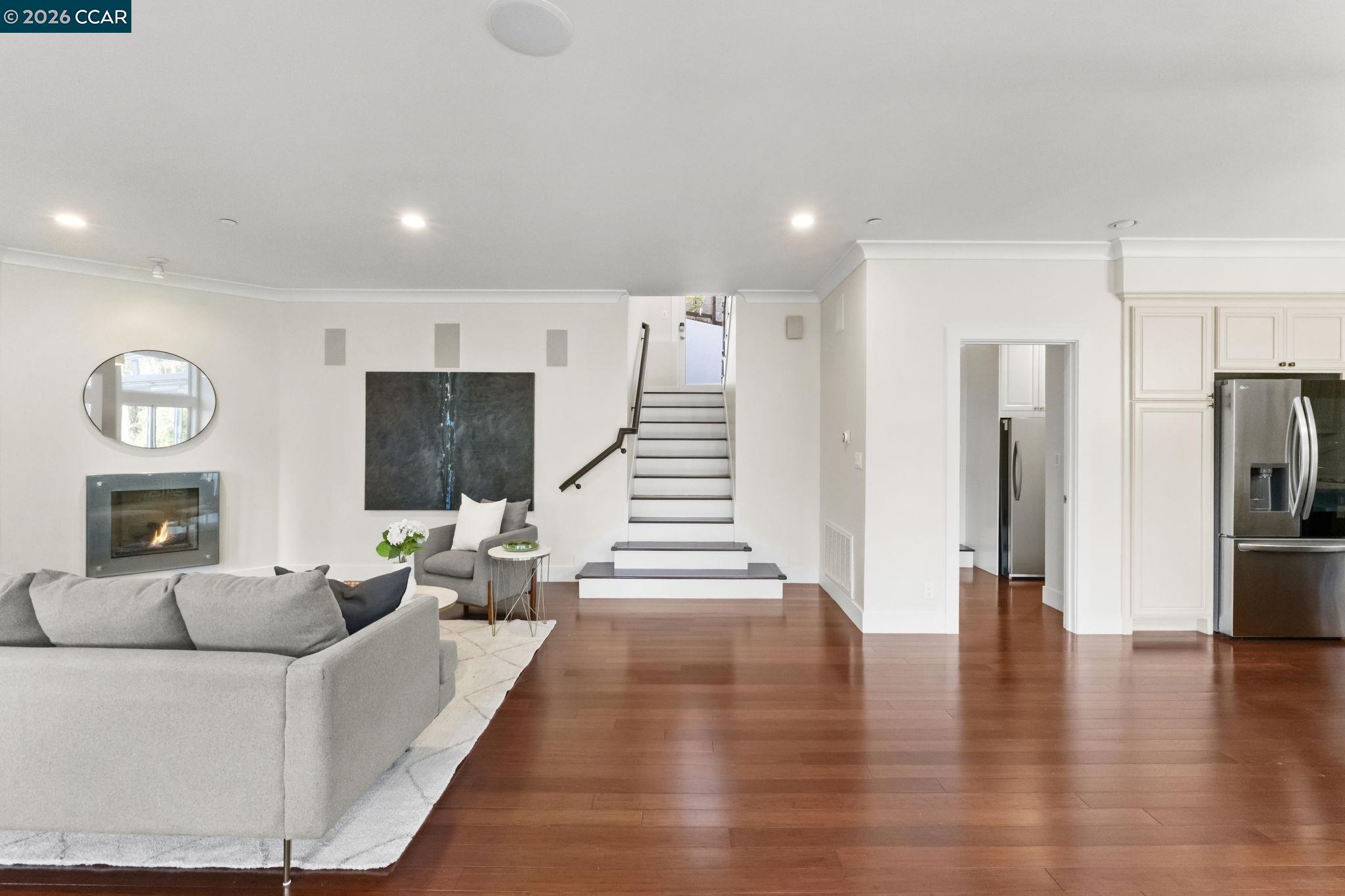 Detail Gallery Image 26 of 58 For 6165 Doncaster Pl, Oakland,  CA 94611 - 4 Beds | 3/1 Baths