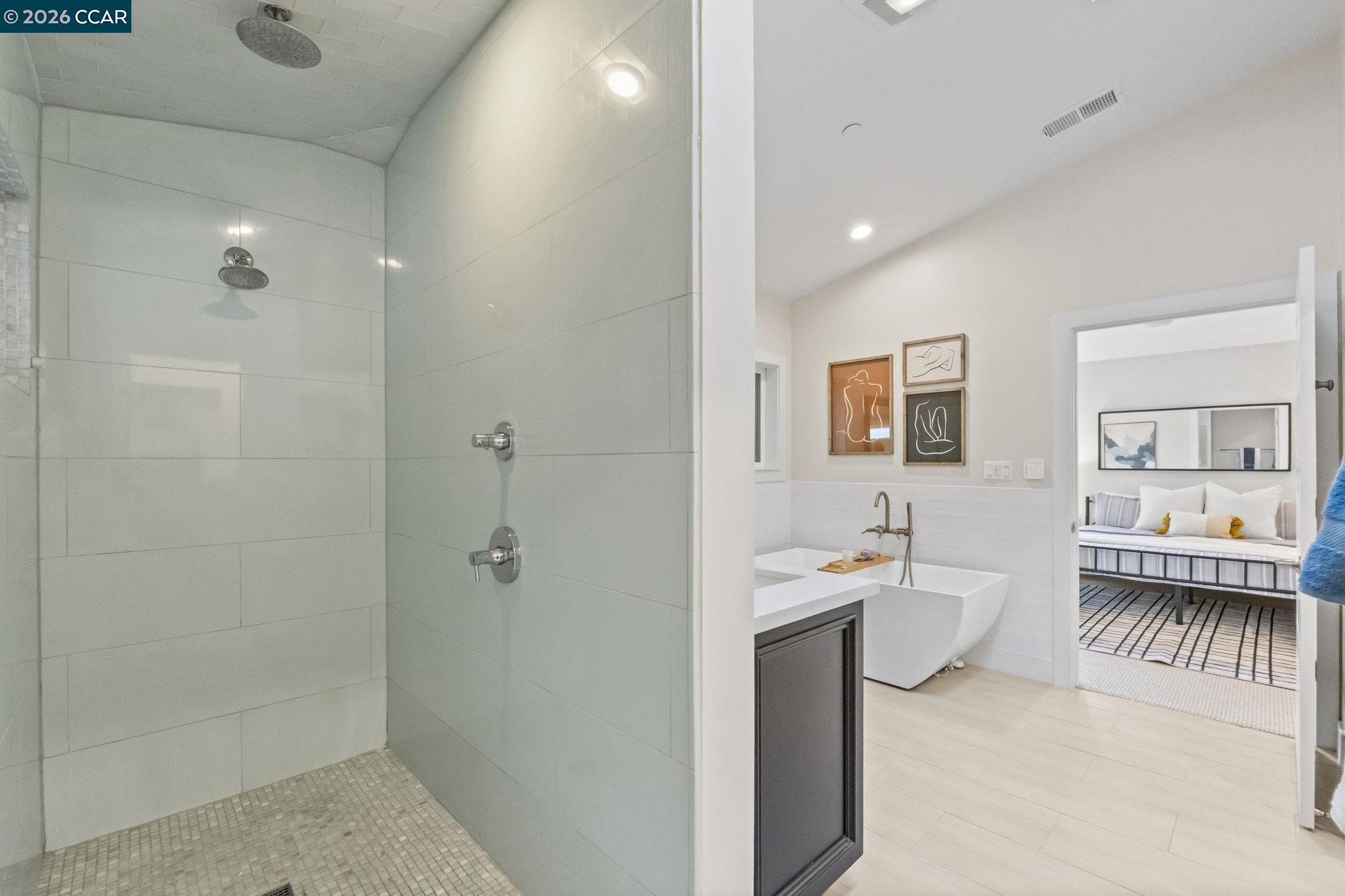 Detail Gallery Image 32 of 58 For 6165 Doncaster Pl, Oakland,  CA 94611 - 4 Beds | 3/1 Baths