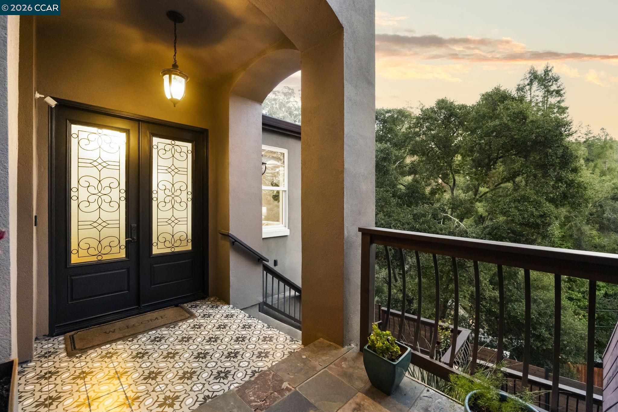 Detail Gallery Image 52 of 58 For 6165 Doncaster Pl, Oakland,  CA 94611 - 4 Beds | 3/1 Baths