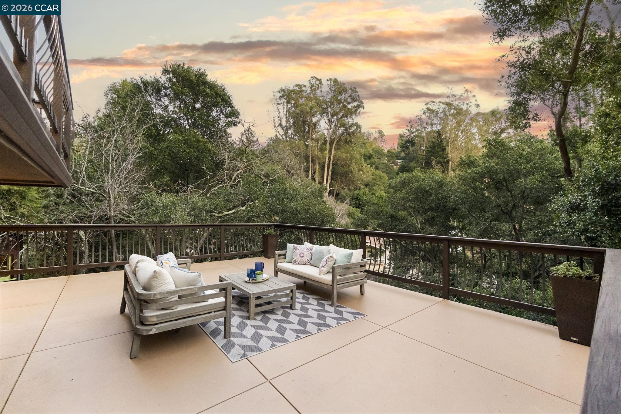 Detail Gallery Image 53 of 58 For 6165 Doncaster Pl, Oakland,  CA 94611 - 4 Beds | 3/1 Baths