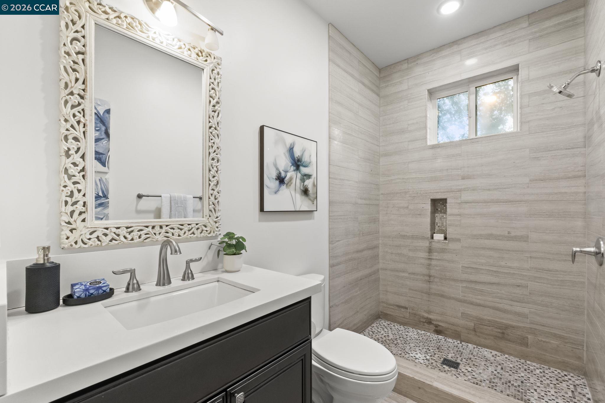 Detail Gallery Image 7 of 58 For 6165 Doncaster Pl, Oakland,  CA 94611 - 4 Beds | 3/1 Baths