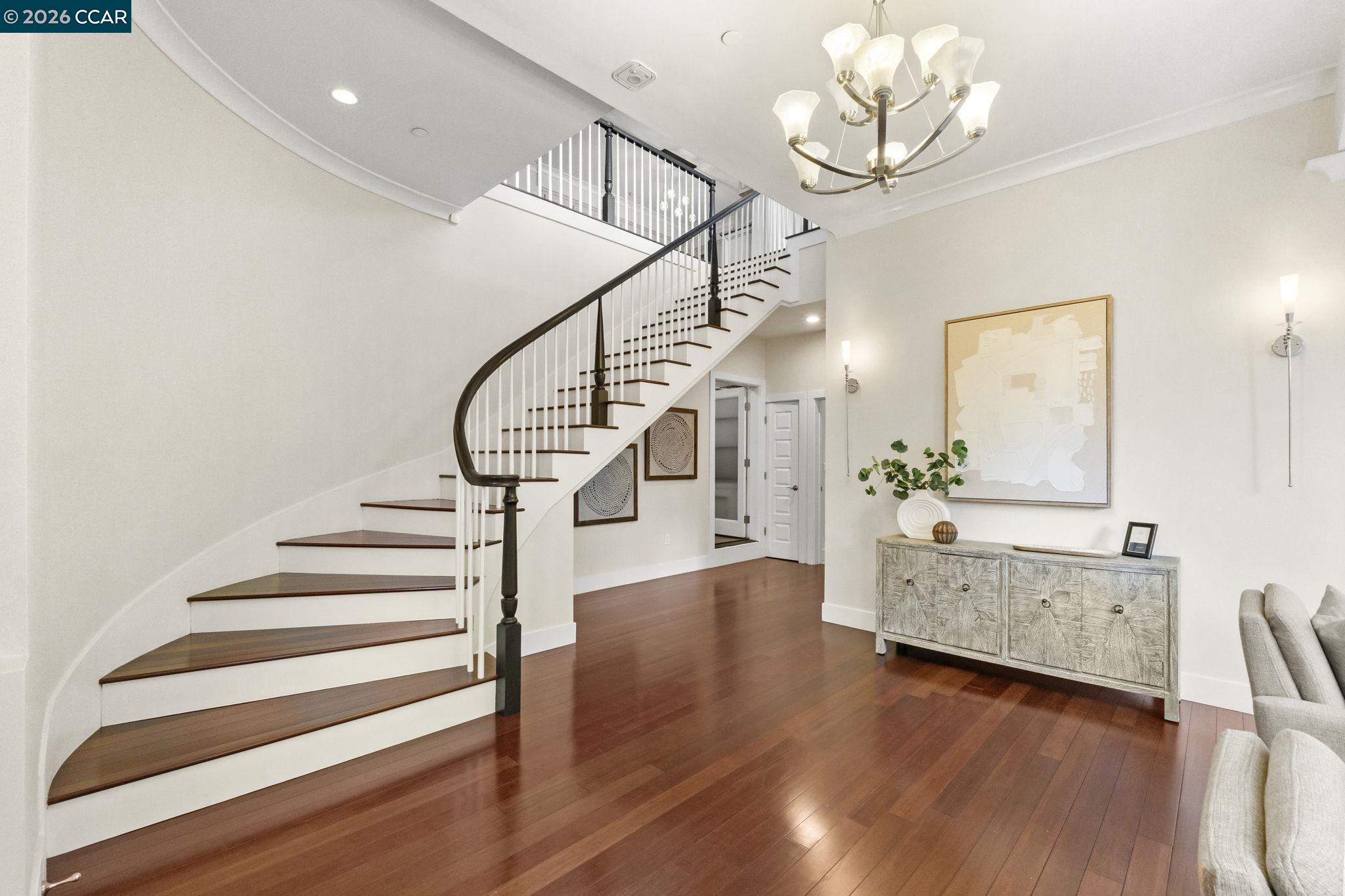 Detail Gallery Image 8 of 58 For 6165 Doncaster Pl, Oakland,  CA 94611 - 4 Beds | 3/1 Baths