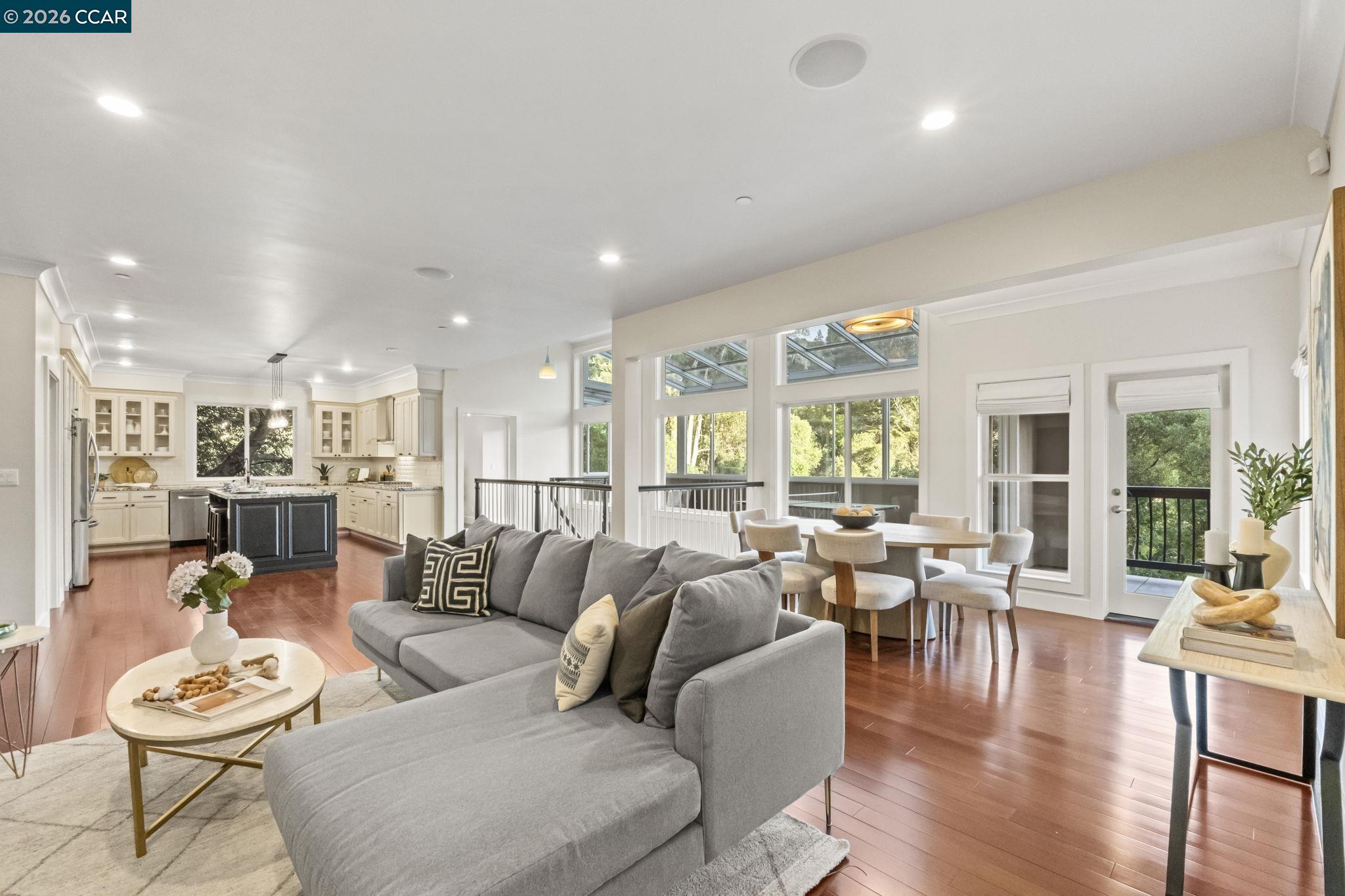 Detail Gallery Image 9 of 58 For 6165 Doncaster Pl, Oakland,  CA 94611 - 4 Beds | 3/1 Baths