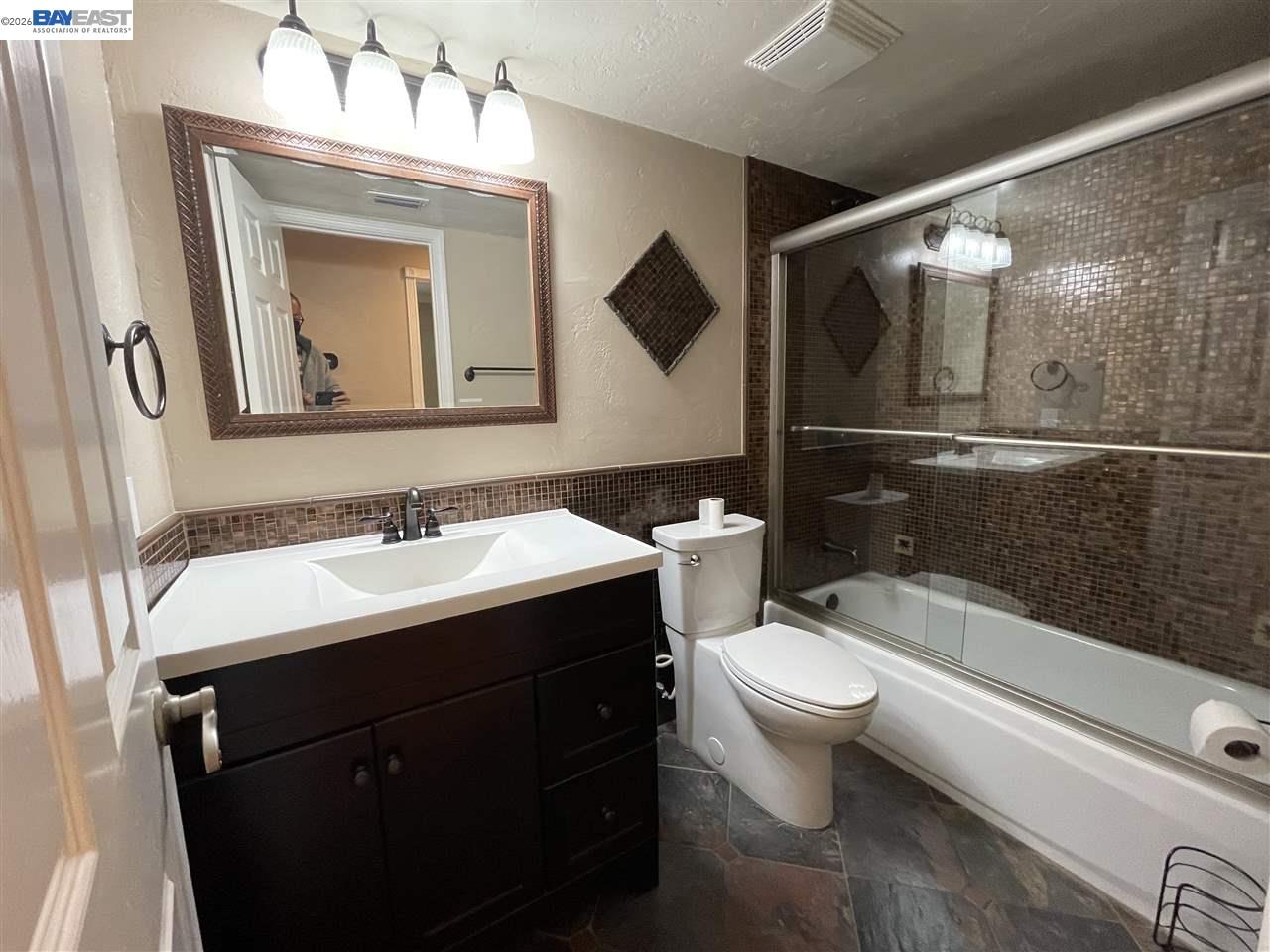 Detail Gallery Image 17 of 40 For 1393 Arrowhead Ave, Livermore,  CA 94551 - 6 Beds | 3 Baths