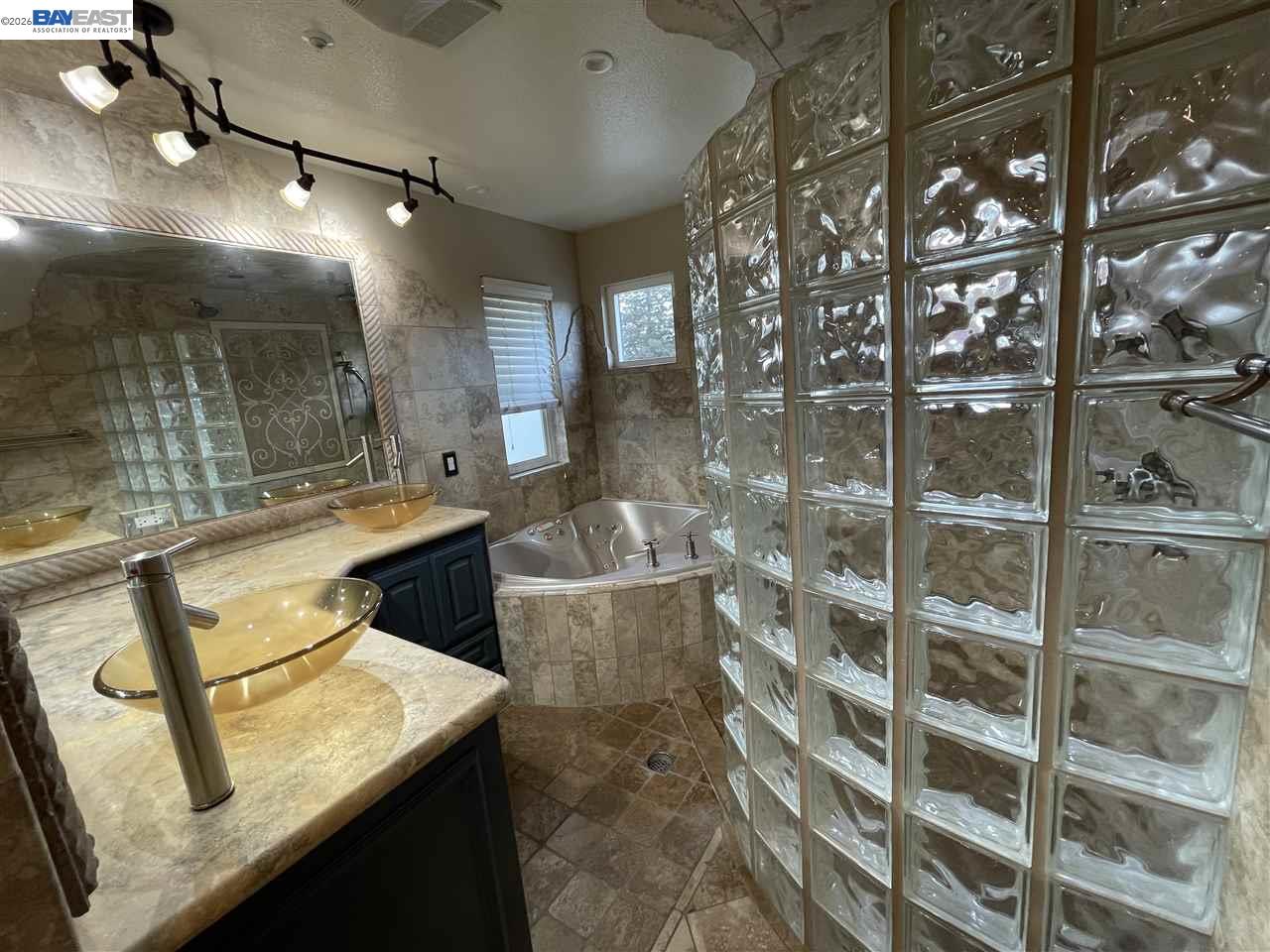 Detail Gallery Image 22 of 40 For 1393 Arrowhead Ave, Livermore,  CA 94551 - 6 Beds | 3 Baths