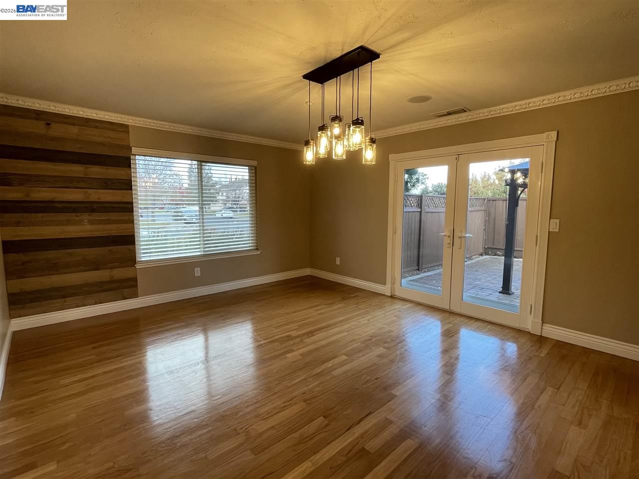 Detail Gallery Image 4 of 40 For 1393 Arrowhead Ave, Livermore,  CA 94551 - 6 Beds | 3 Baths