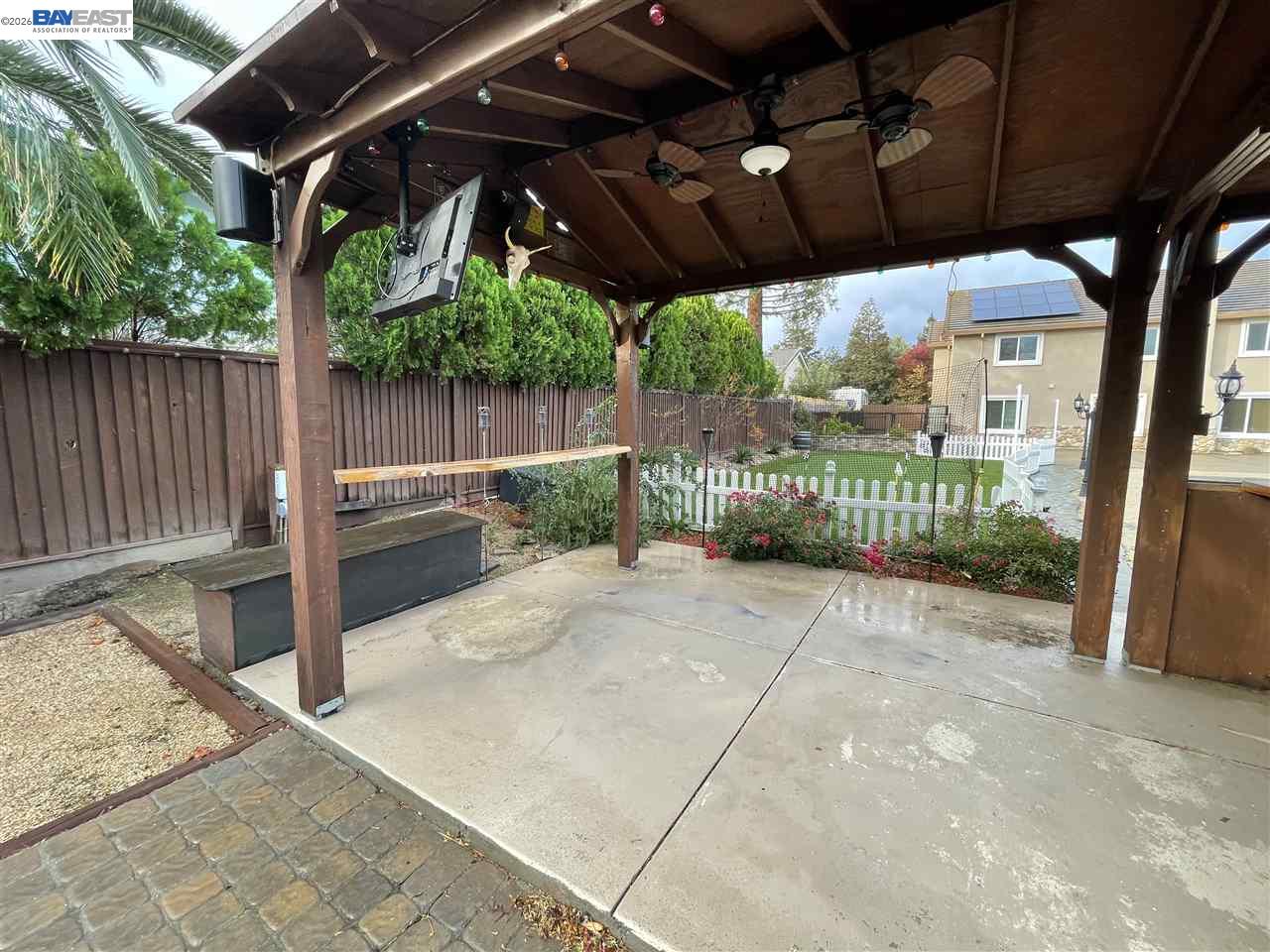 Detail Gallery Image 32 of 40 For 1393 Arrowhead Ave, Livermore,  CA 94551 - 6 Beds | 3 Baths